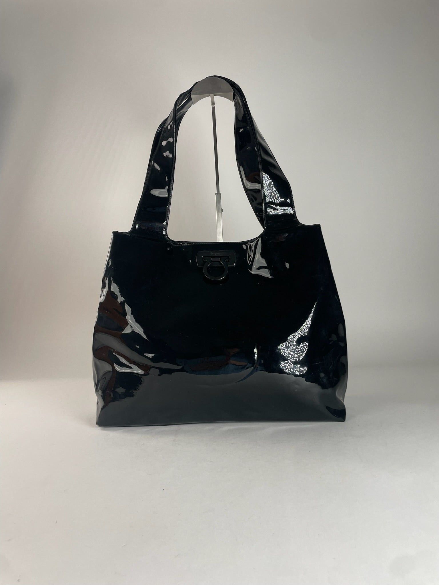 Salvatore Ferragamo Vintage Patent Leather Handbag Black Size ONE SIZE - 9 Thumbnail
