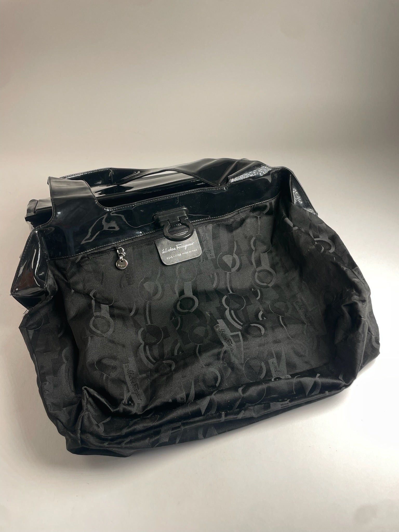 Salvatore Ferragamo Vintage Patent Leather Handbag Black Size ONE SIZE - 6 Thumbnail
