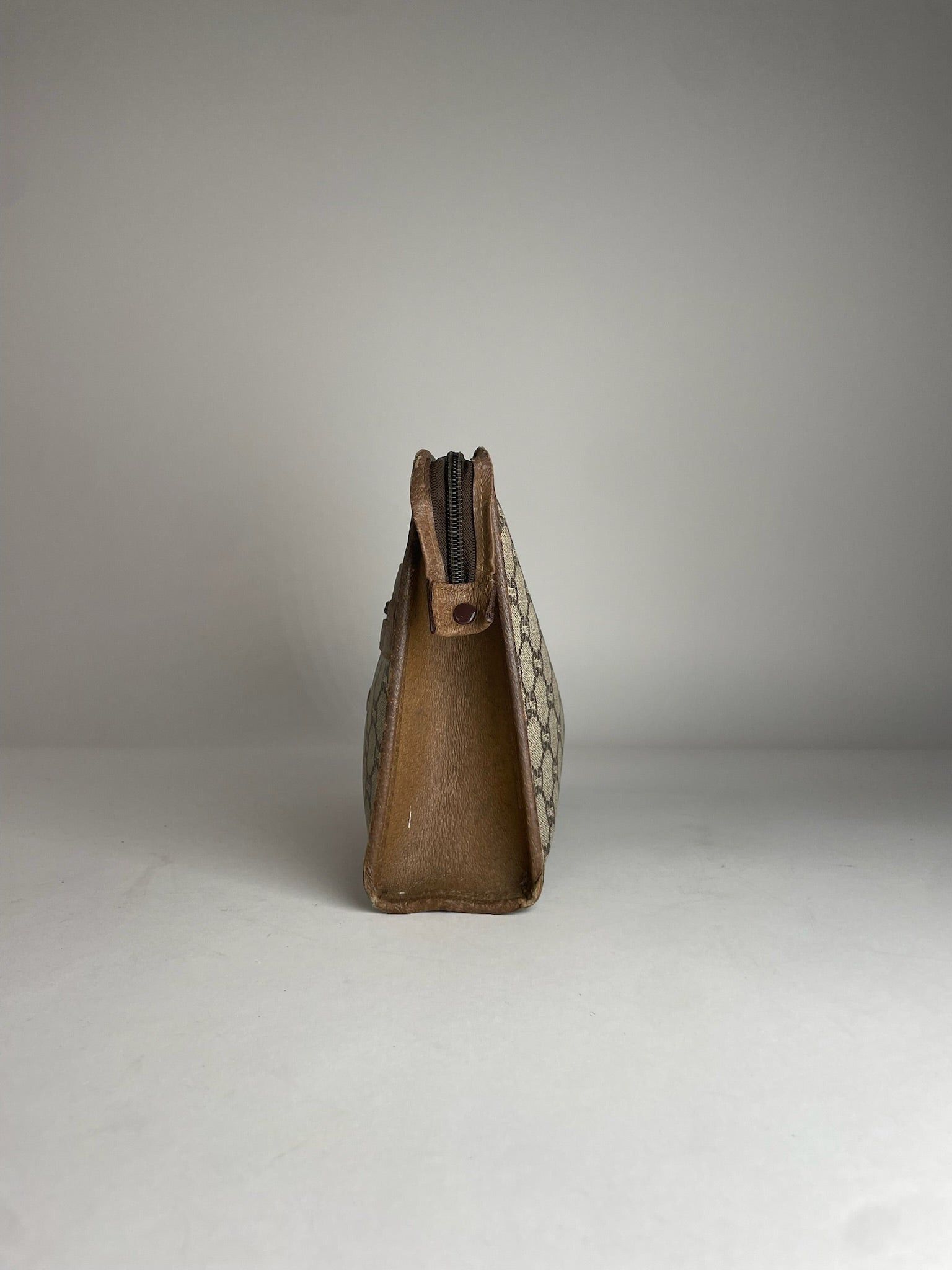 Gucci Vintage Monogram Leather Clutch Grey Brown Size ONE SIZE - 9 Thumbnail