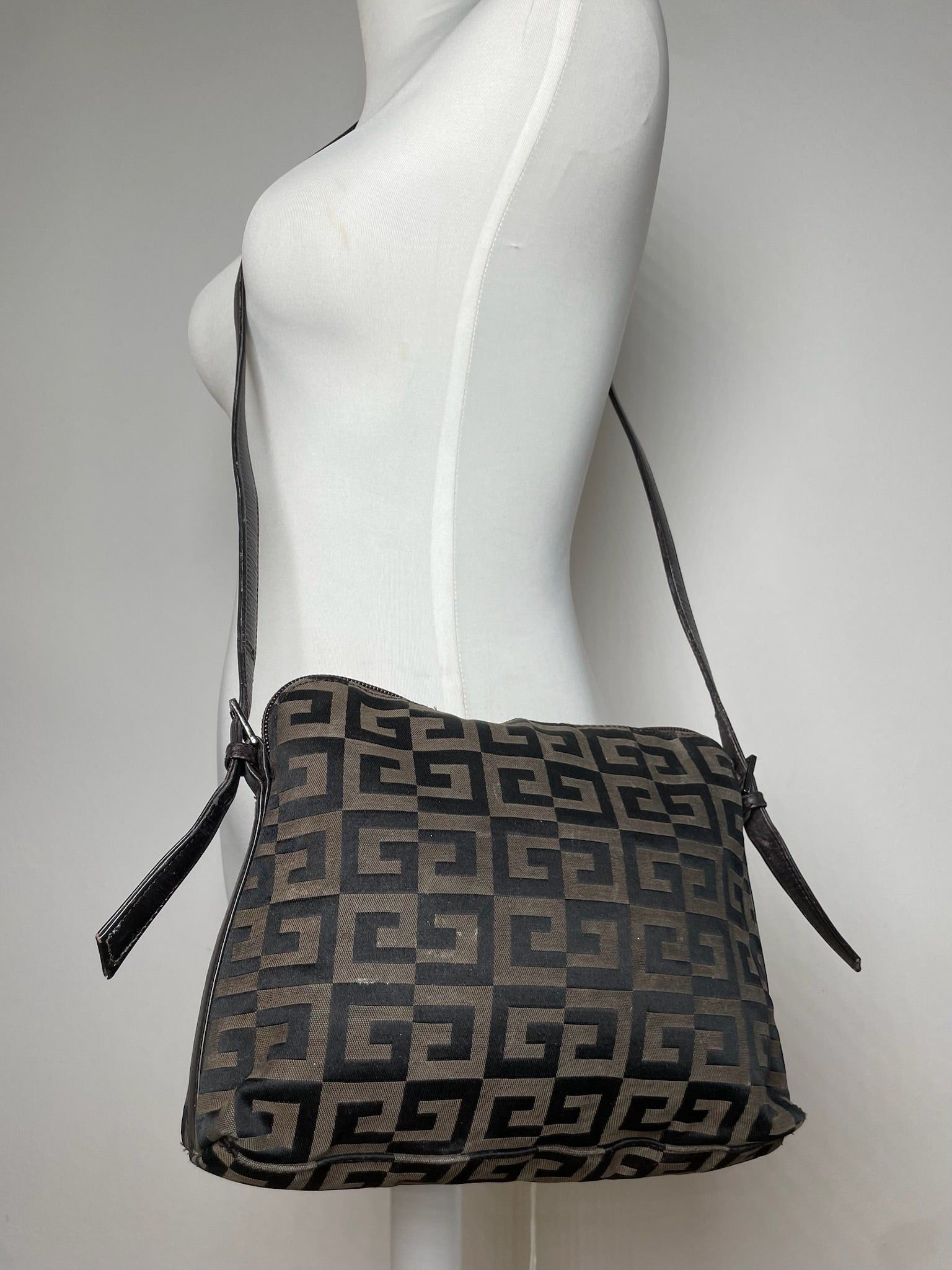 Givenchy Vintage Monogram Shoulder Bag Brown Size ONE SIZE - 12 Thumbnail
