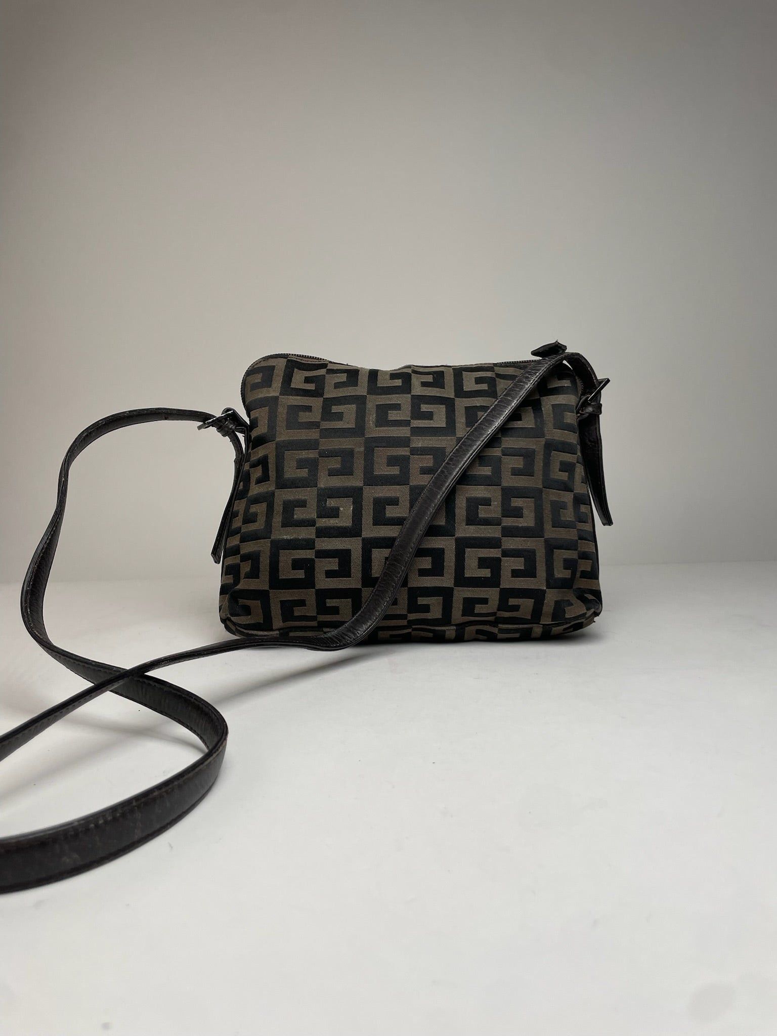 Givenchy Vintage Monogram Shoulder Bag Brown Size ONE SIZE - 2 Thumbnail