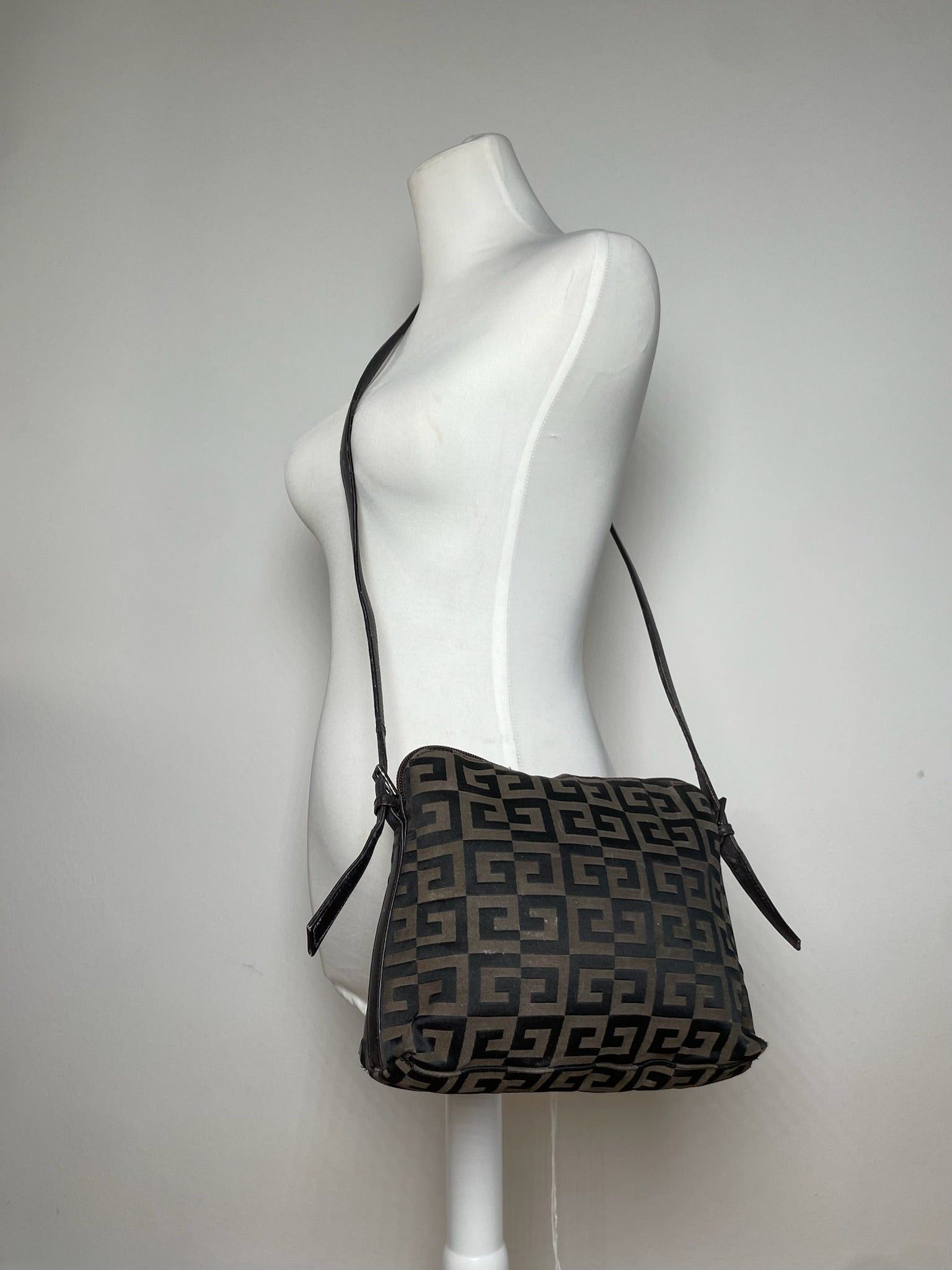 Givenchy Vintage Monogram Shoulder Bag Brown Size ONE SIZE - 3 Thumbnail
