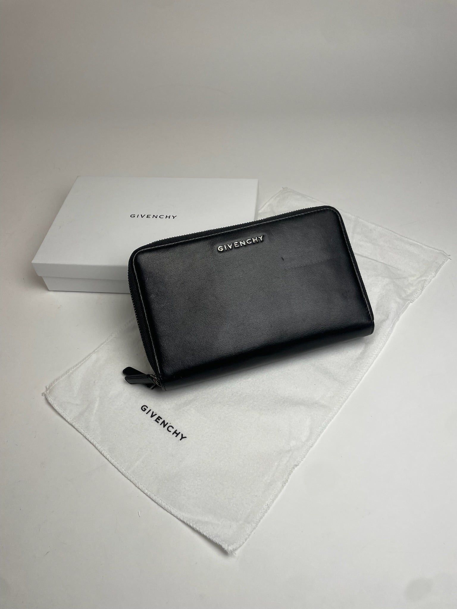 Givenchy Vintage Leather Clutch Black Size ONE SIZE - 4 Thumbnail