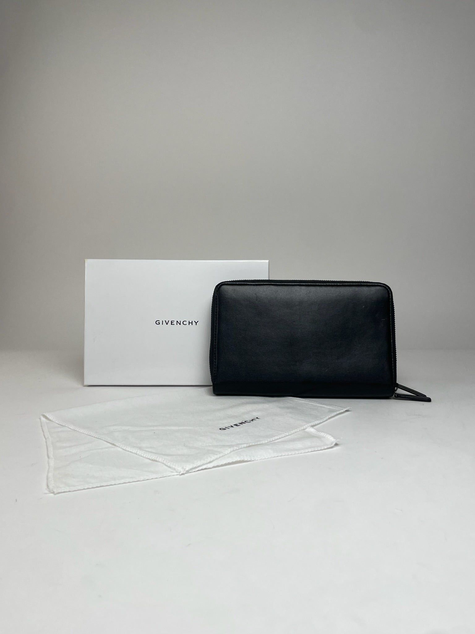 Givenchy Vintage Leather Clutch Black Size ONE SIZE - 2 Thumbnail