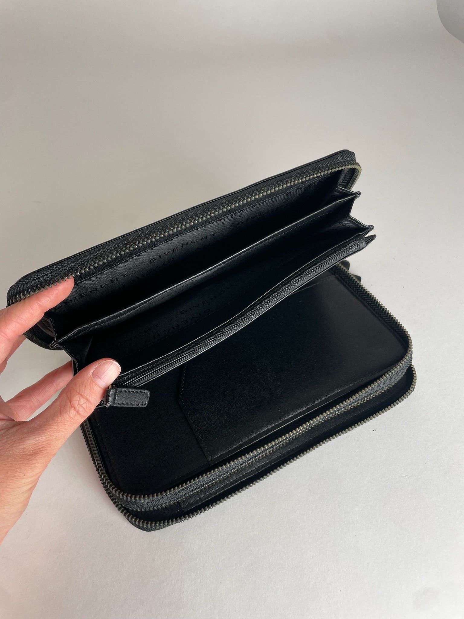 Givenchy Vintage Leather Clutch Black Size ONE SIZE - 3 Thumbnail
