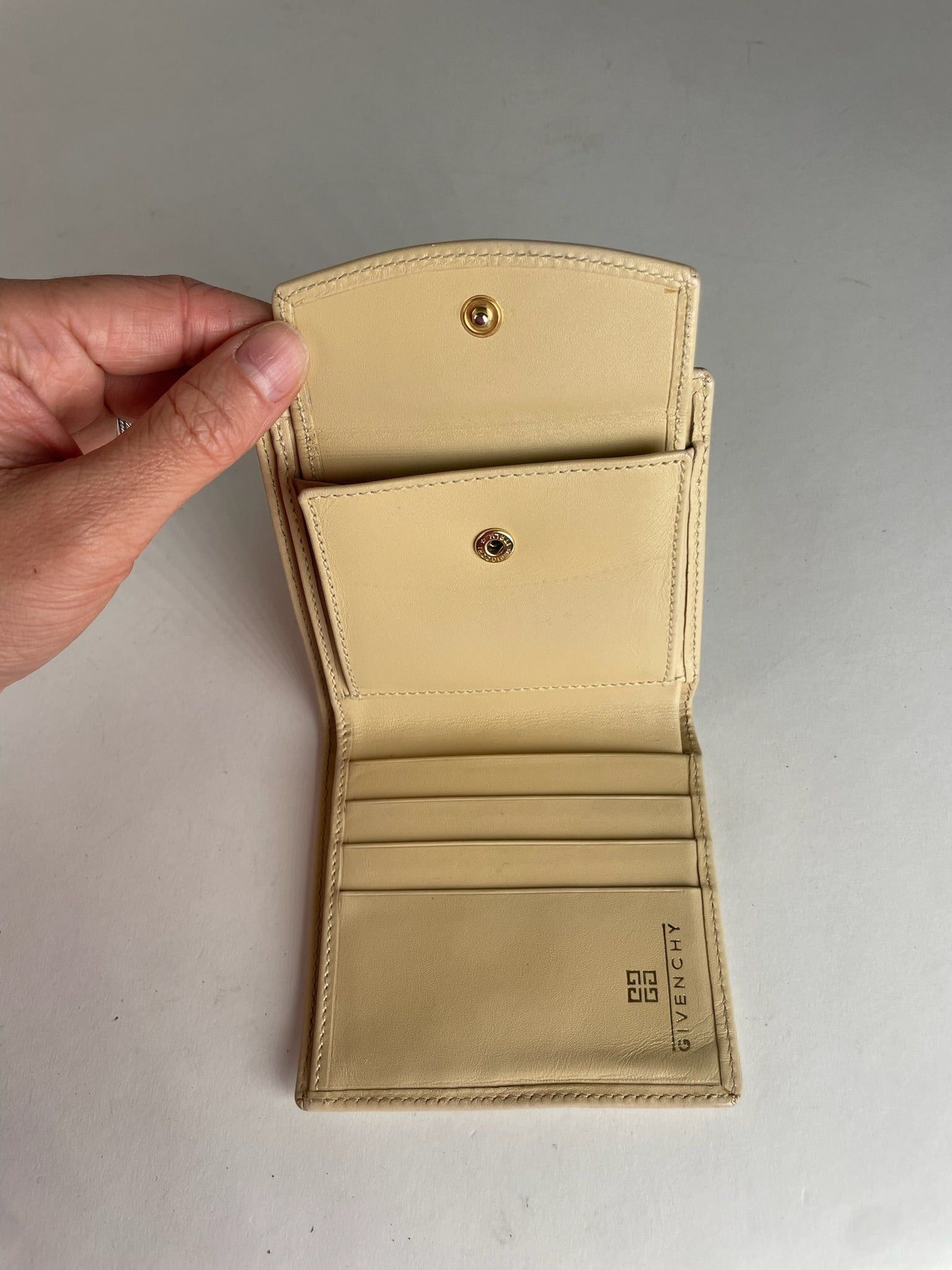 Givenchy Vintage Leather Wallet Beige Size ONE SIZE - 5 Thumbnail