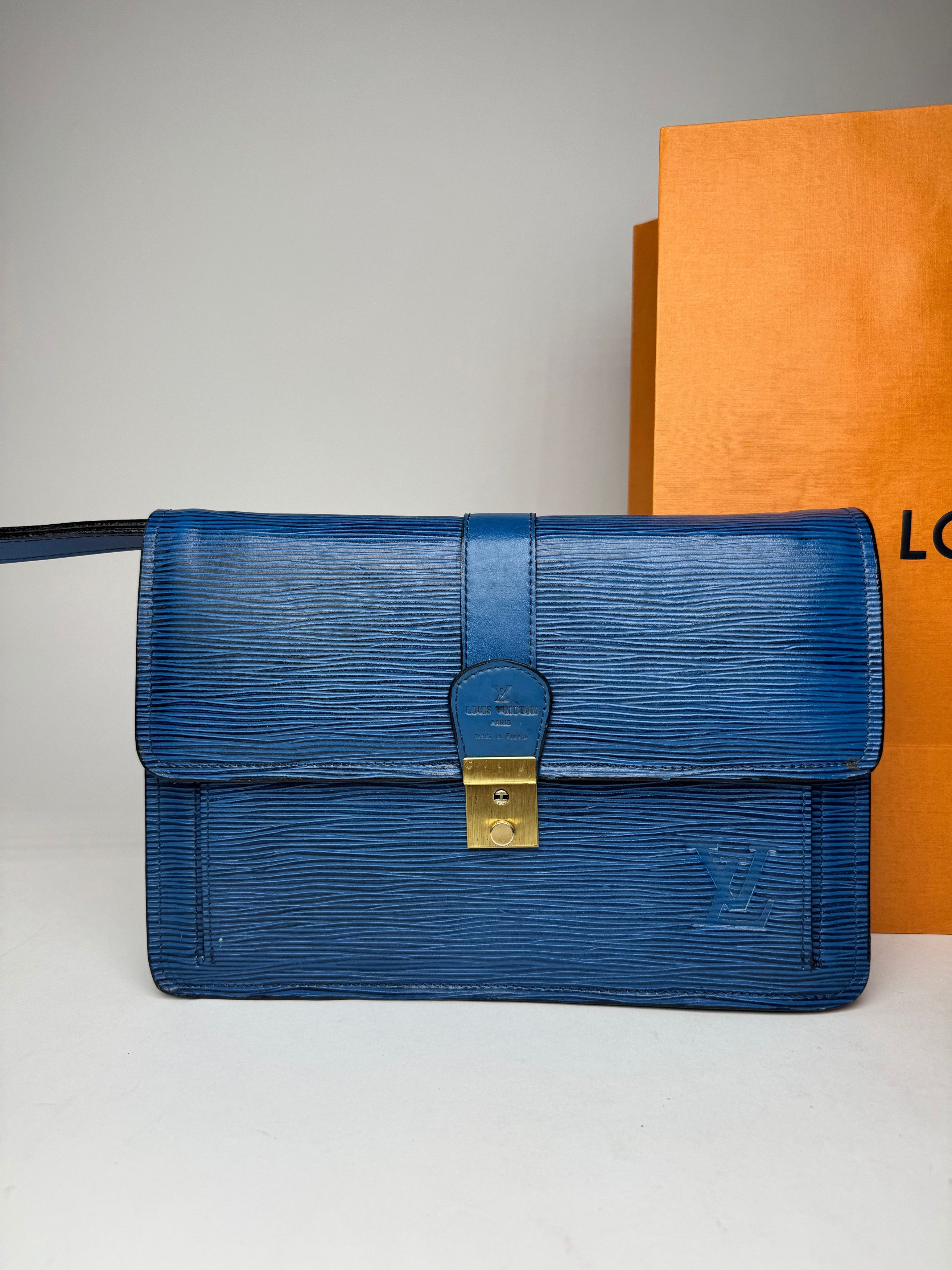 Louis Vuitton Vintage EPI Leather Clutch Blue Size ONE SIZE - 7 Thumbnail