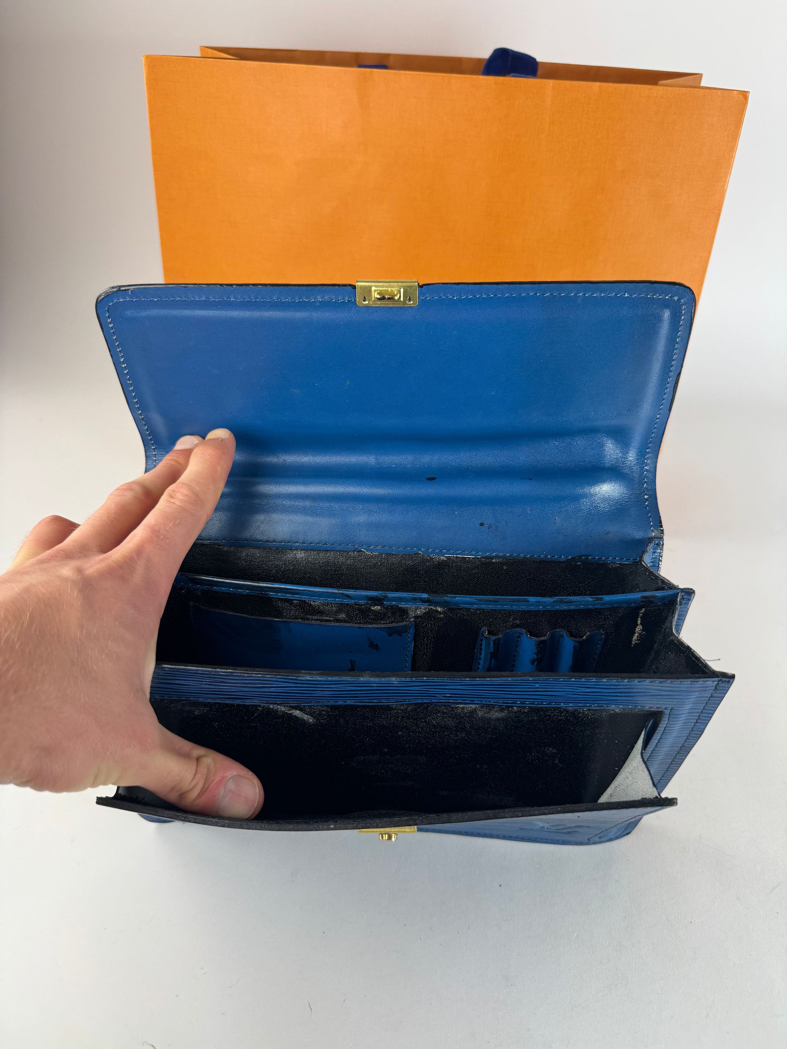 Louis Vuitton Vintage EPI Leather Clutch Blue Size ONE SIZE - 3 Thumbnail