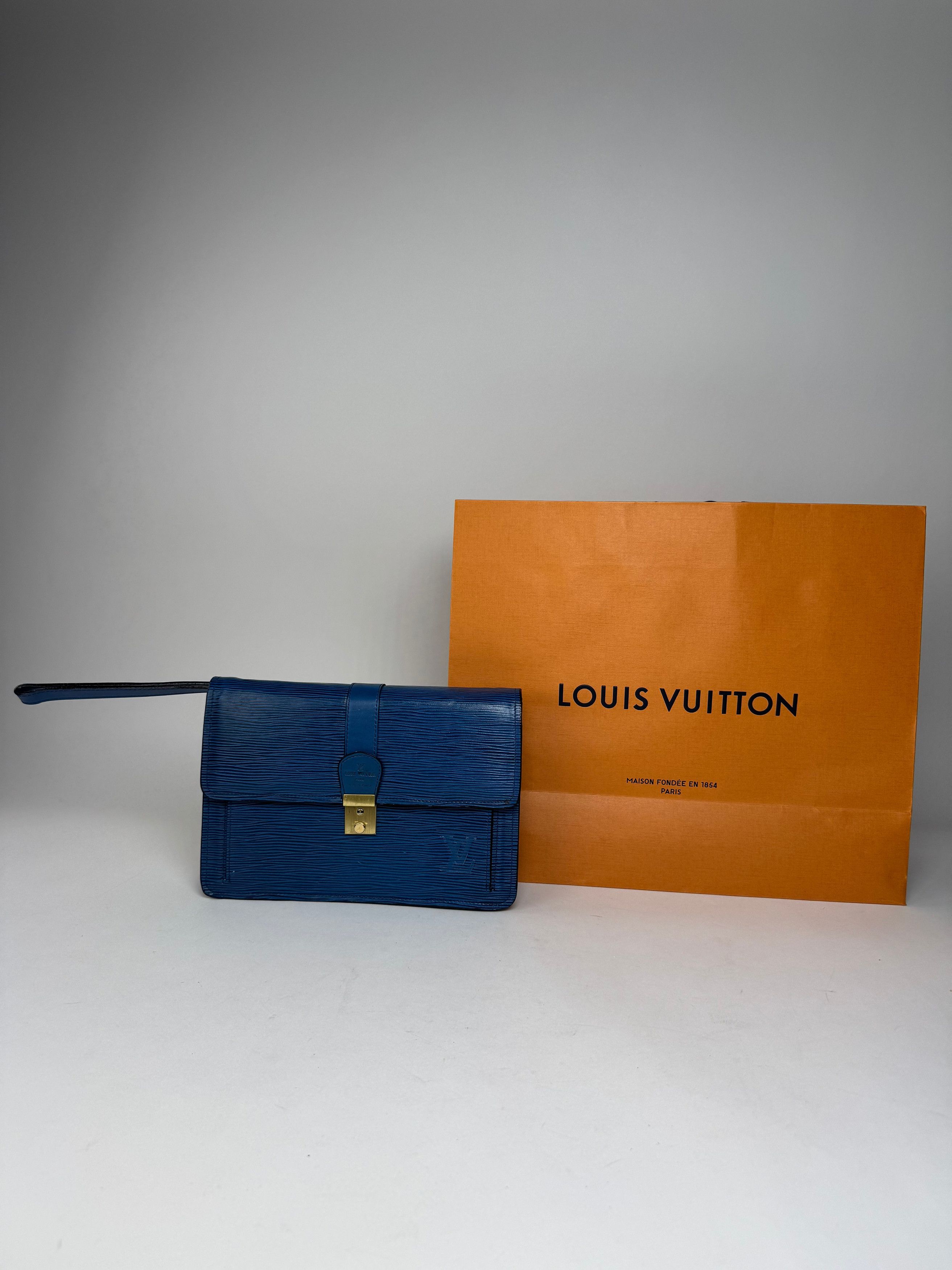 Louis Vuitton Vintage EPI Leather Clutch Blue Size ONE SIZE - 15 Thumbnail