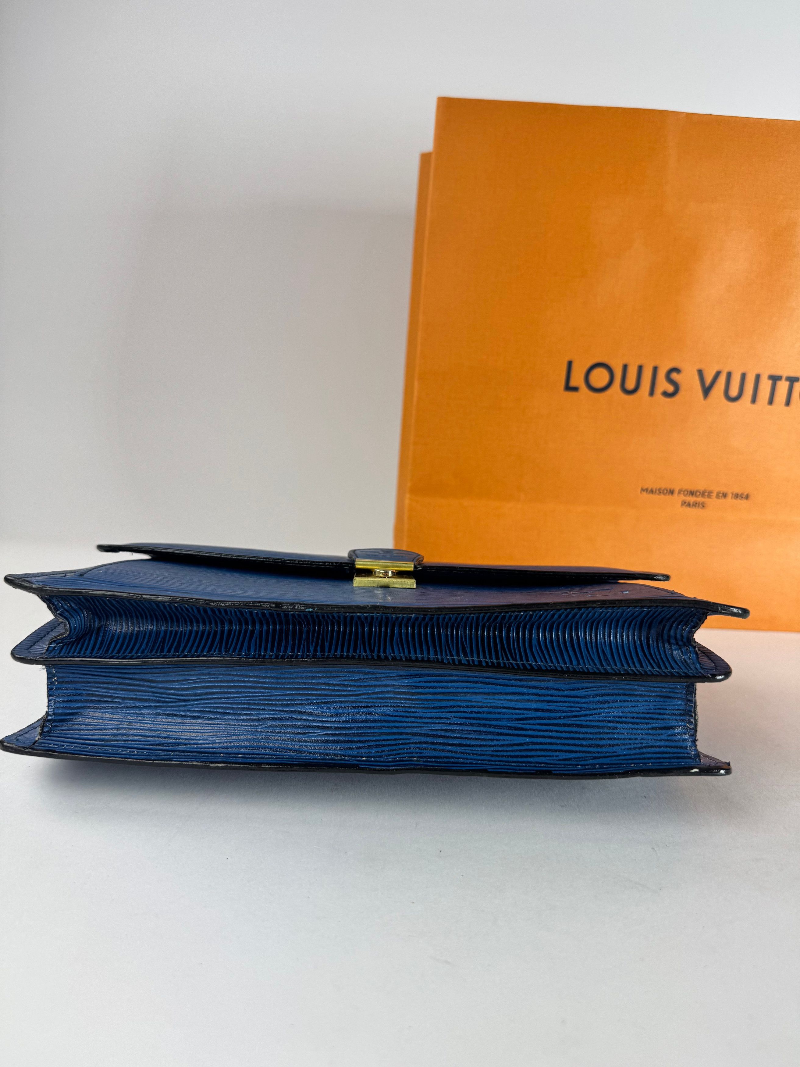 Louis Vuitton Vintage EPI Leather Clutch Blue Size ONE SIZE - 14 Thumbnail