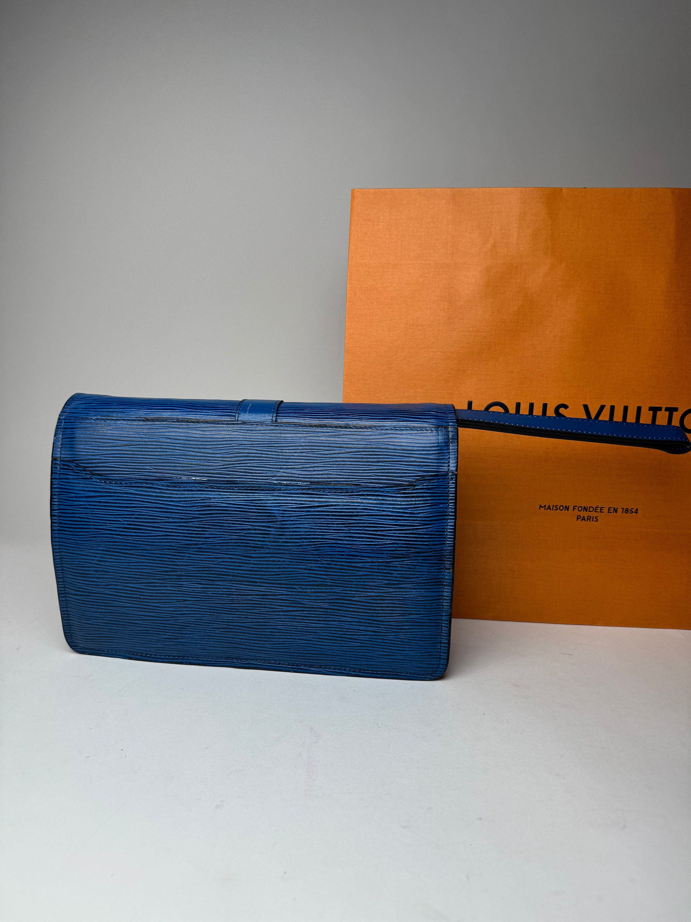 Louis Vuitton Vintage EPI Leather Clutch Blue Size ONE SIZE - 9 Thumbnail