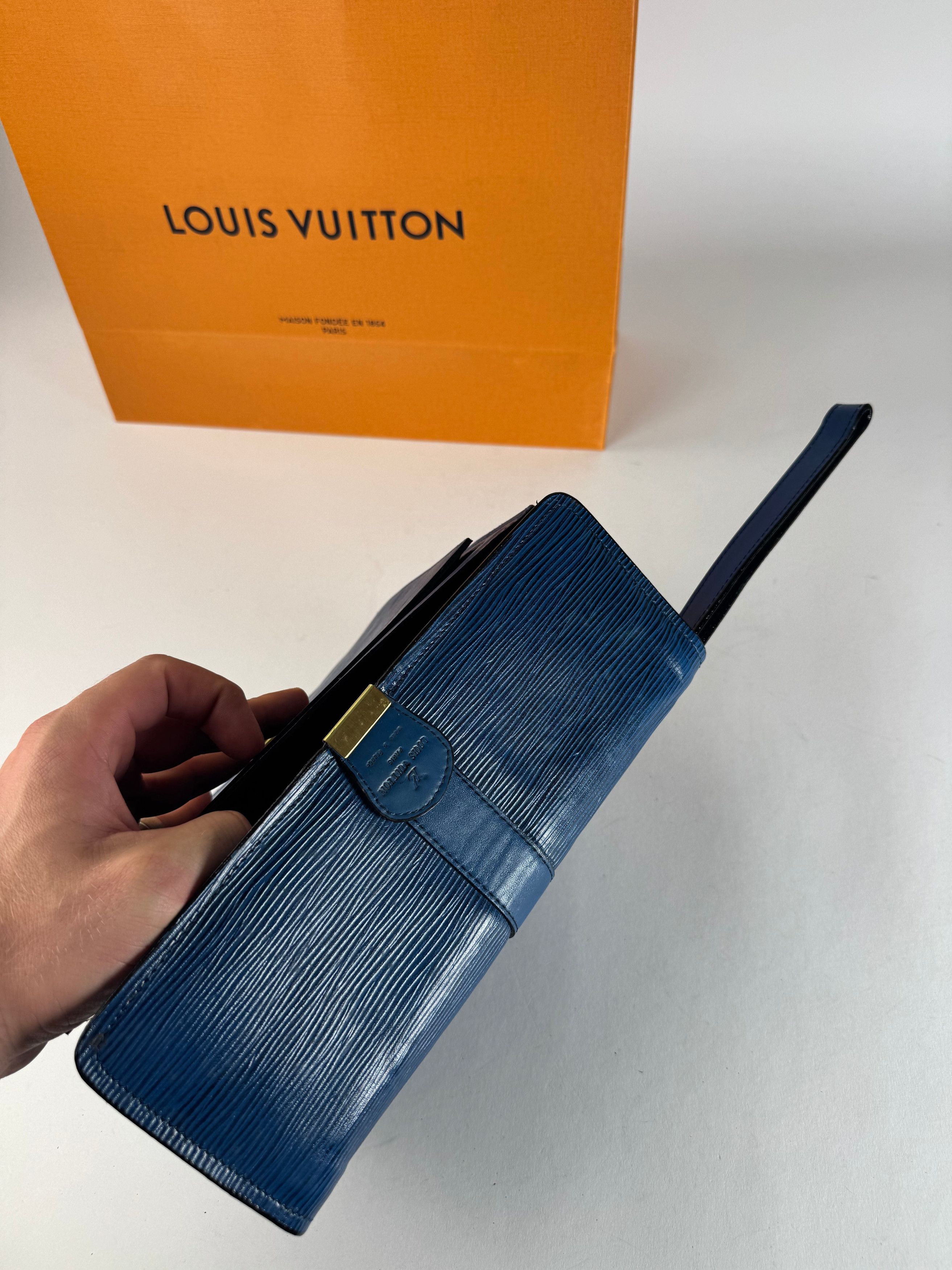 Louis Vuitton Vintage EPI Leather Clutch Blue Size ONE SIZE - 5 Thumbnail
