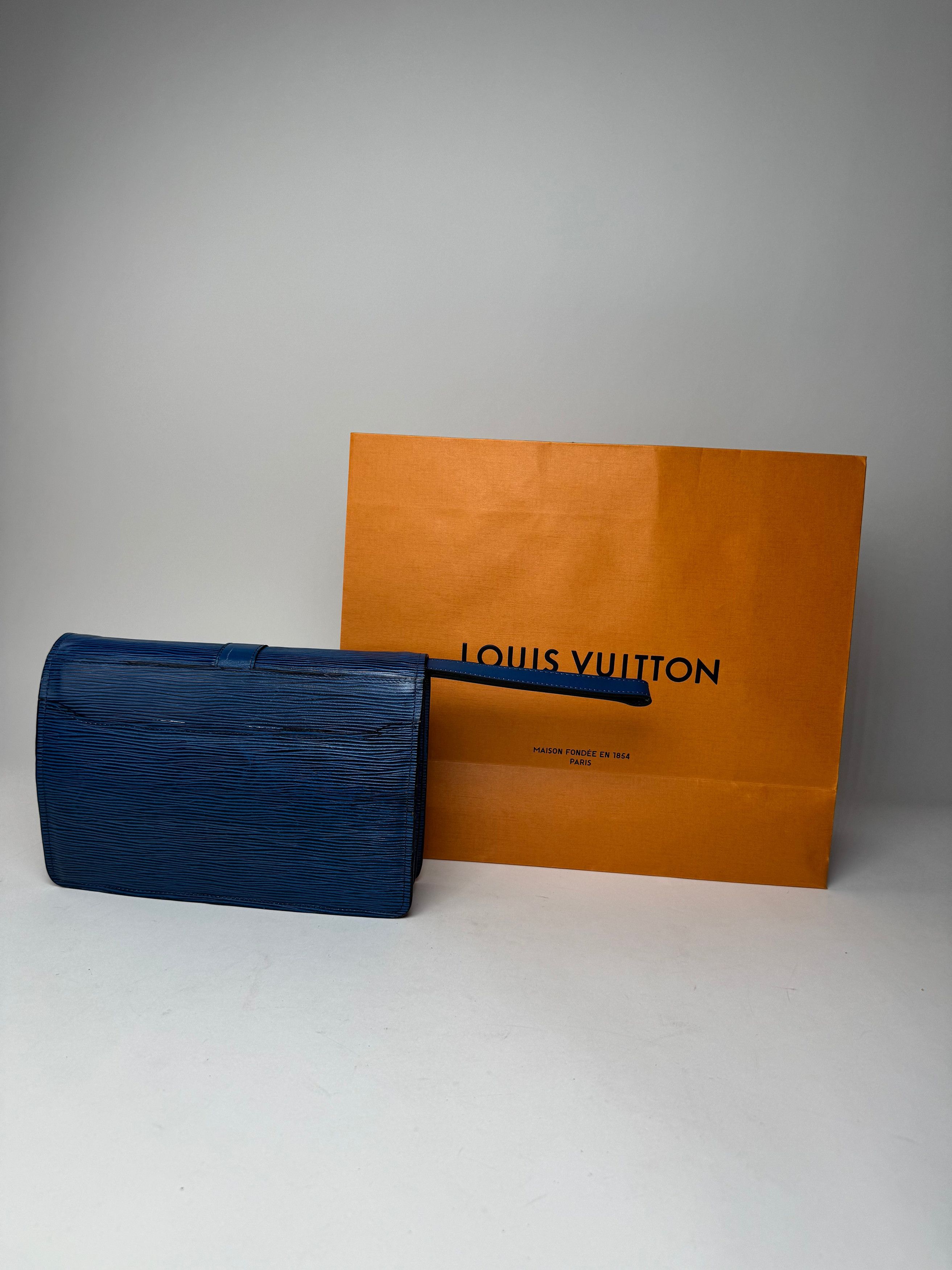 Louis Vuitton Vintage EPI Leather Clutch Blue Size ONE SIZE - 2 Thumbnail