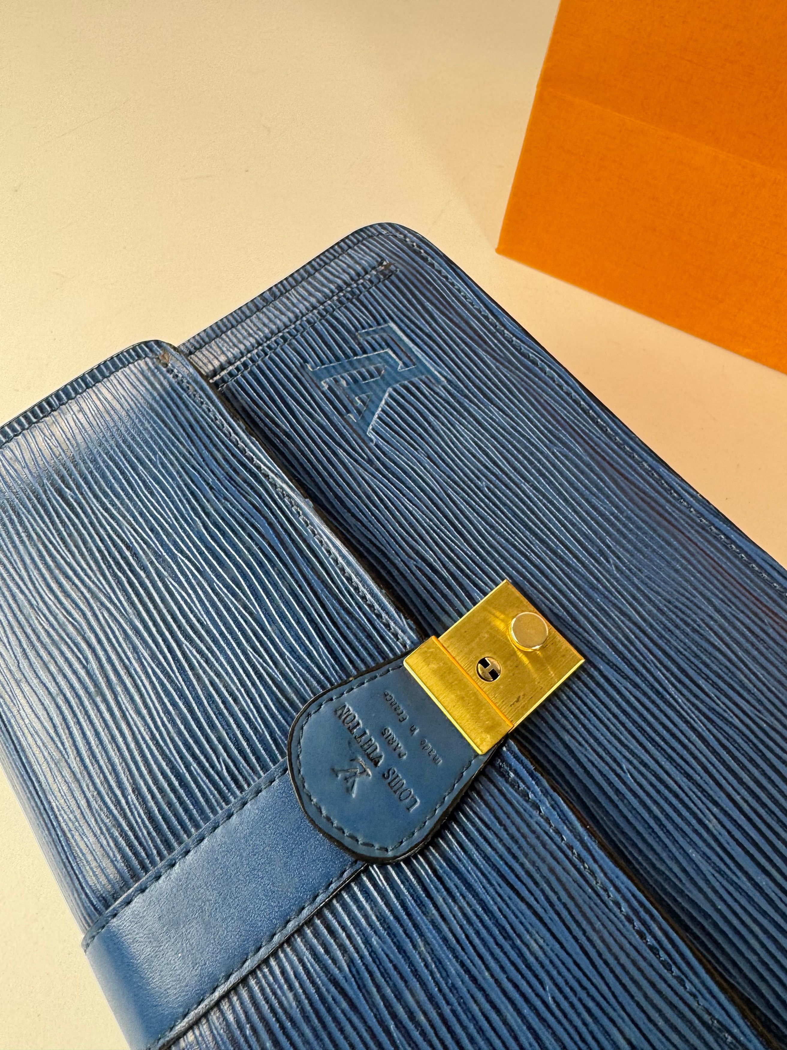 Louis Vuitton Vintage EPI Leather Clutch Blue Size ONE SIZE - 11 Thumbnail