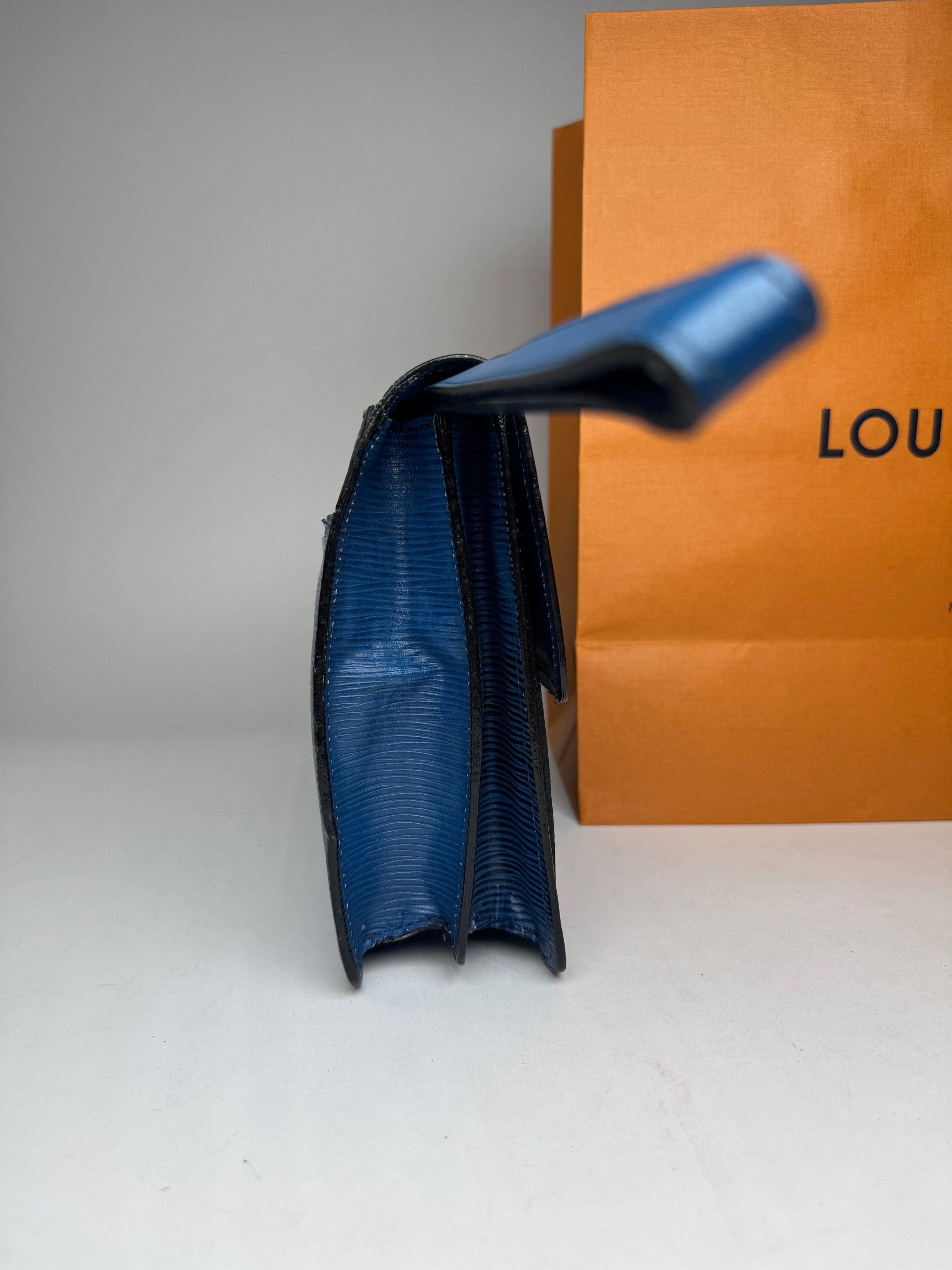 Louis Vuitton Vintage EPI Leather Clutch Blue Size ONE SIZE - 10 Thumbnail