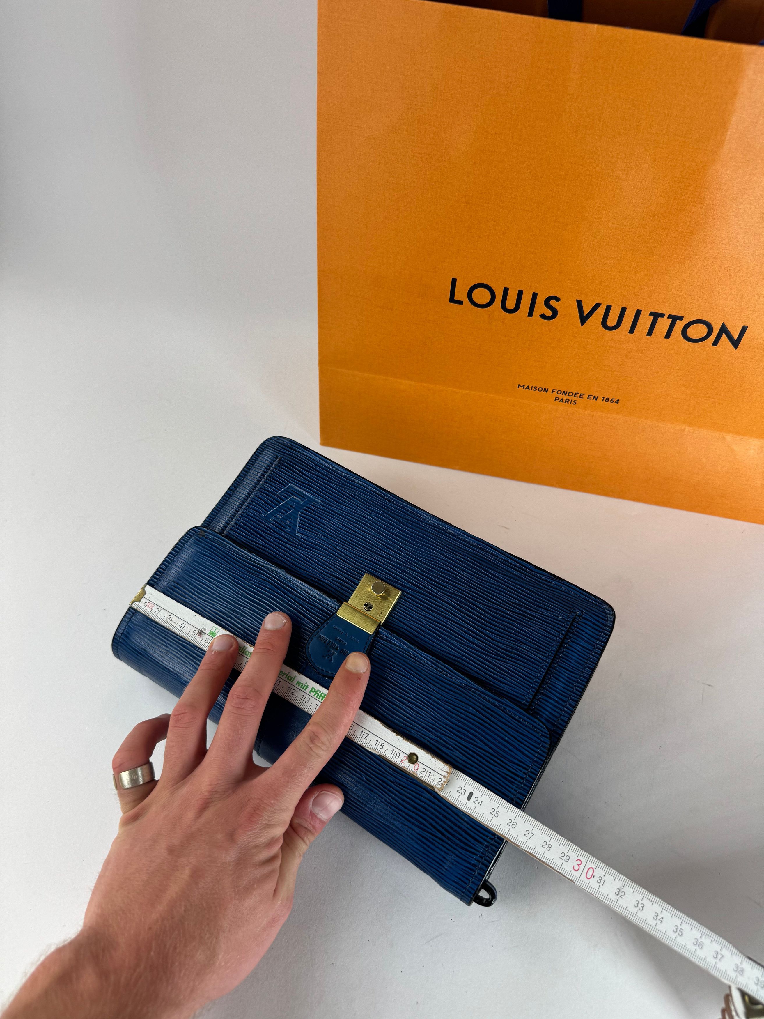 Louis Vuitton Vintage EPI Leather Clutch Blue Size ONE SIZE - 12 Thumbnail
