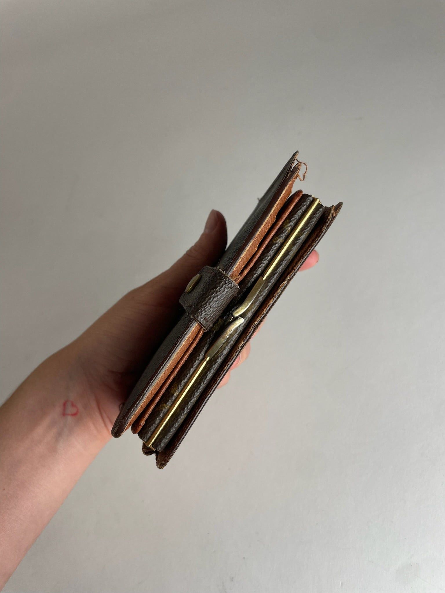 Louis Vuitton Vintage Leather Monogram Wallet Brown Size ONE SIZE - 9 Thumbnail