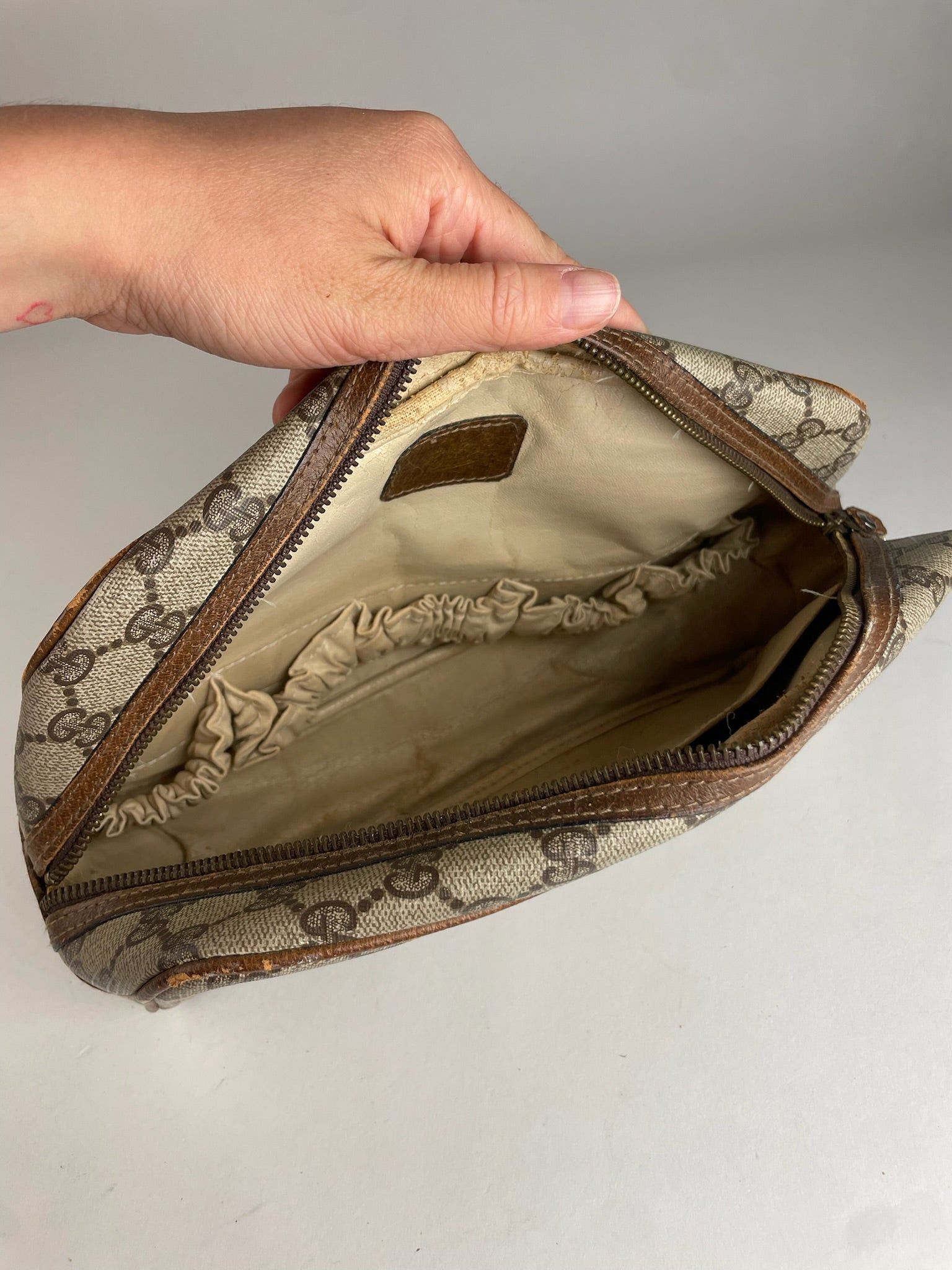 Gucci Vintage Monogram Leather Clutch Brown Grey Size ONE SIZE - 4 Thumbnail