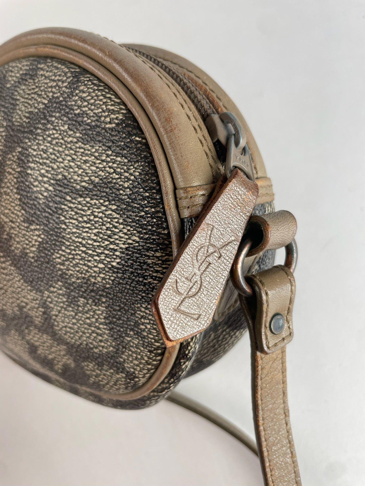 Other Vintage Yves Saint Laurent Leather Crossbody / Shoulder Bag Size ONE SIZE - 5 Thumbnail