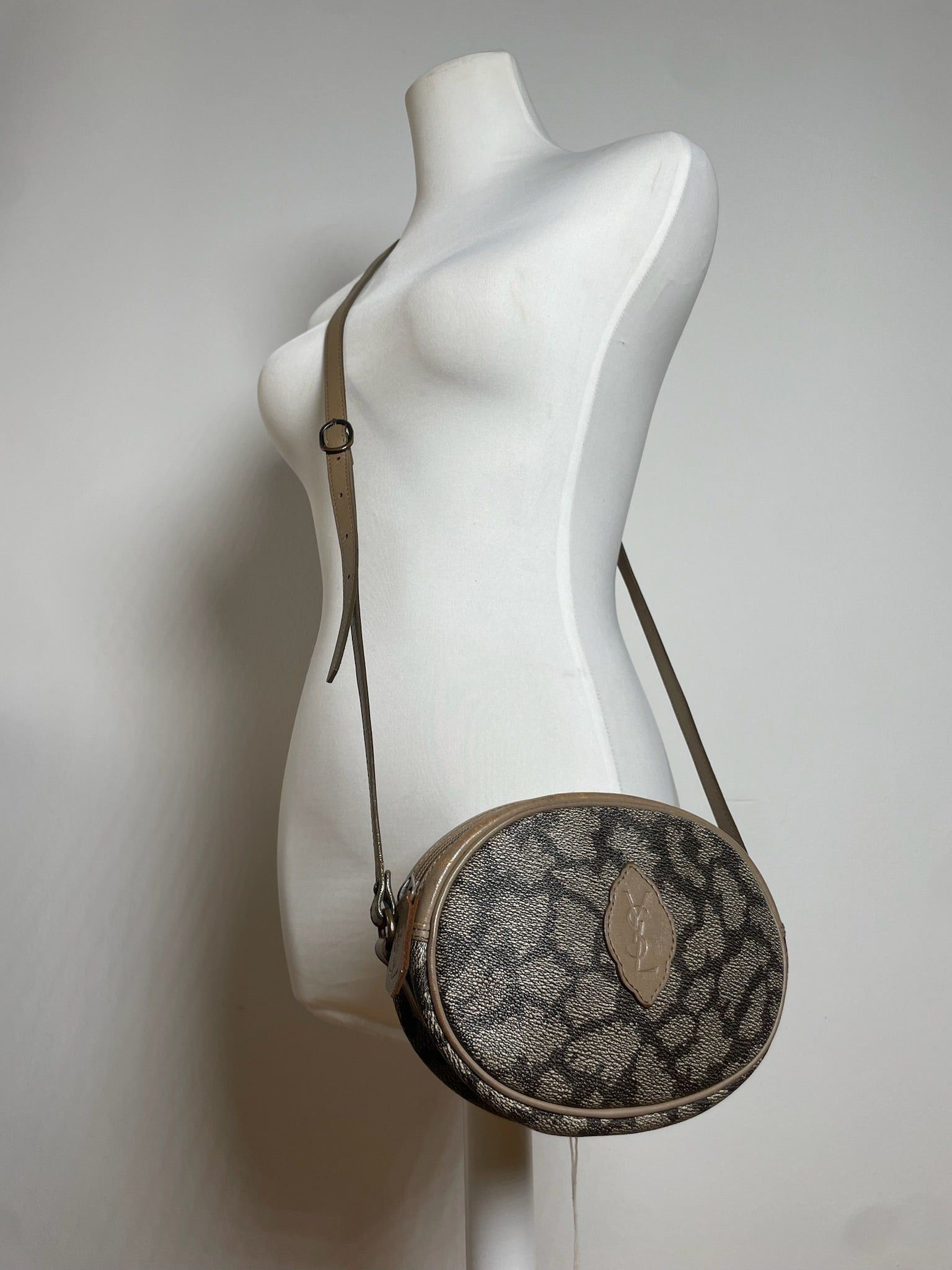 Other Vintage Yves Saint Laurent Leather Crossbody / Shoulder Bag Size ONE SIZE - 4 Thumbnail