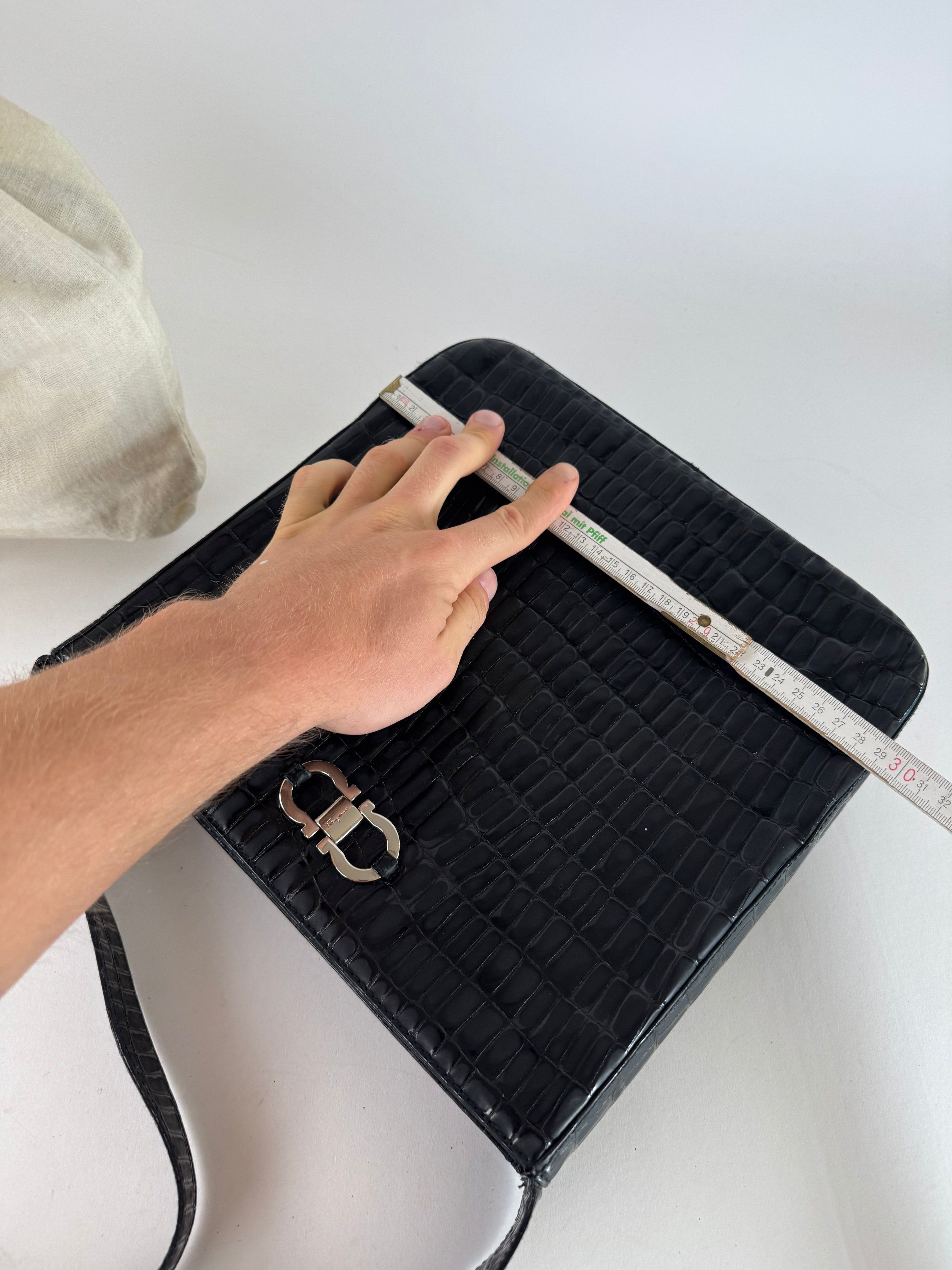 Salvatore Ferragamo Vintage Crocodile Emblossed Leather Bag Black Size ONE SIZE - 9 Thumbnail