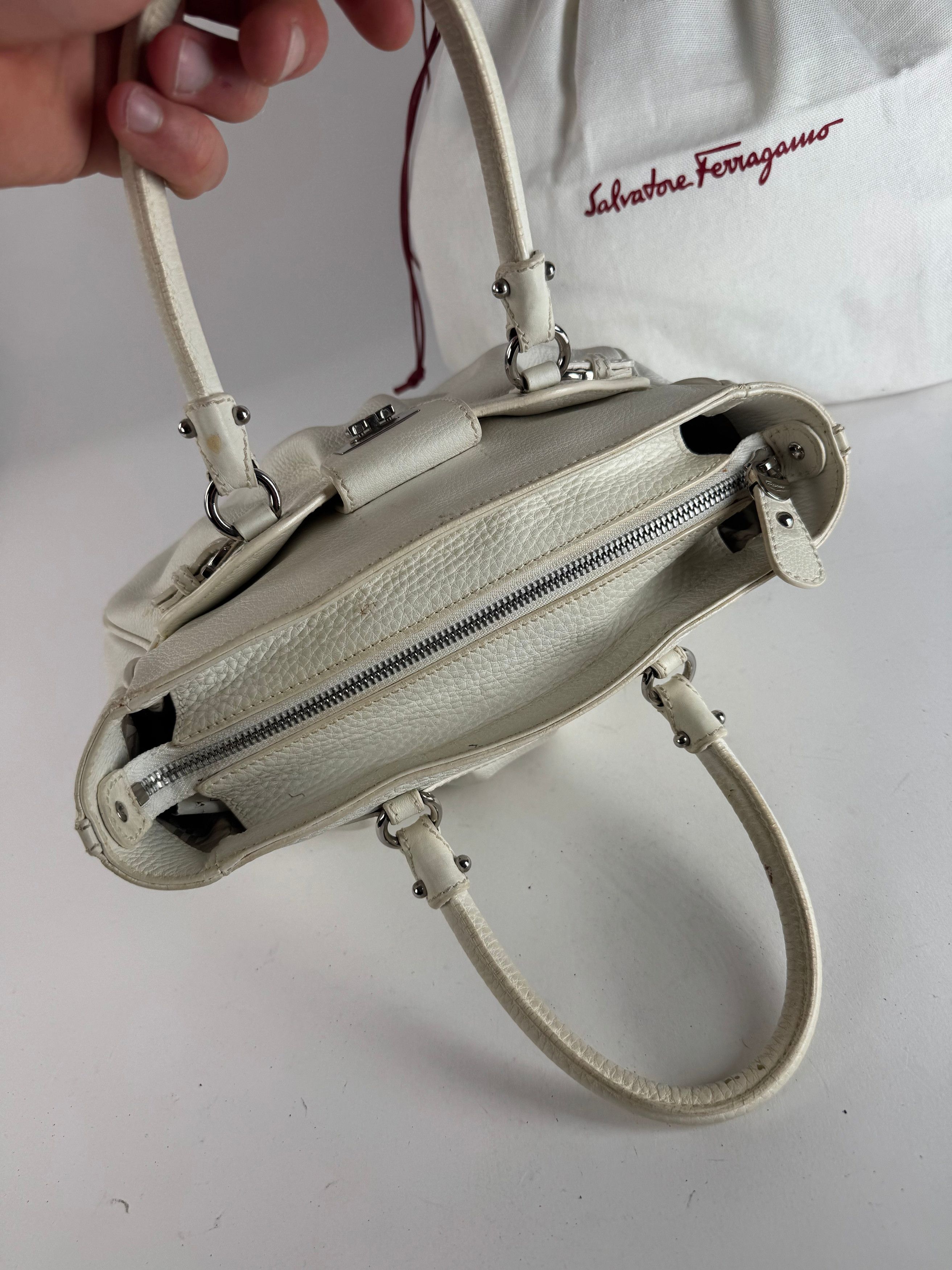 Salvatore Ferragamo Vintage Leather Handbag White Size ONE SIZE - 9 Thumbnail