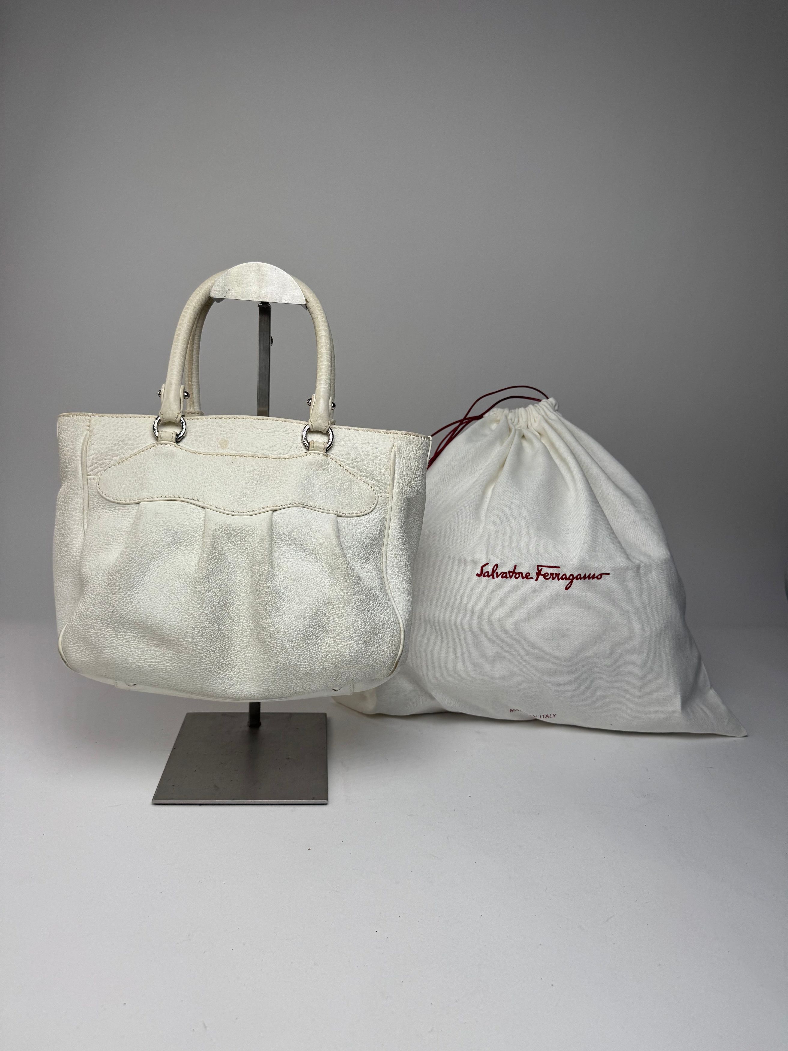 Salvatore Ferragamo Vintage Leather Handbag White Size ONE SIZE - 2 Thumbnail