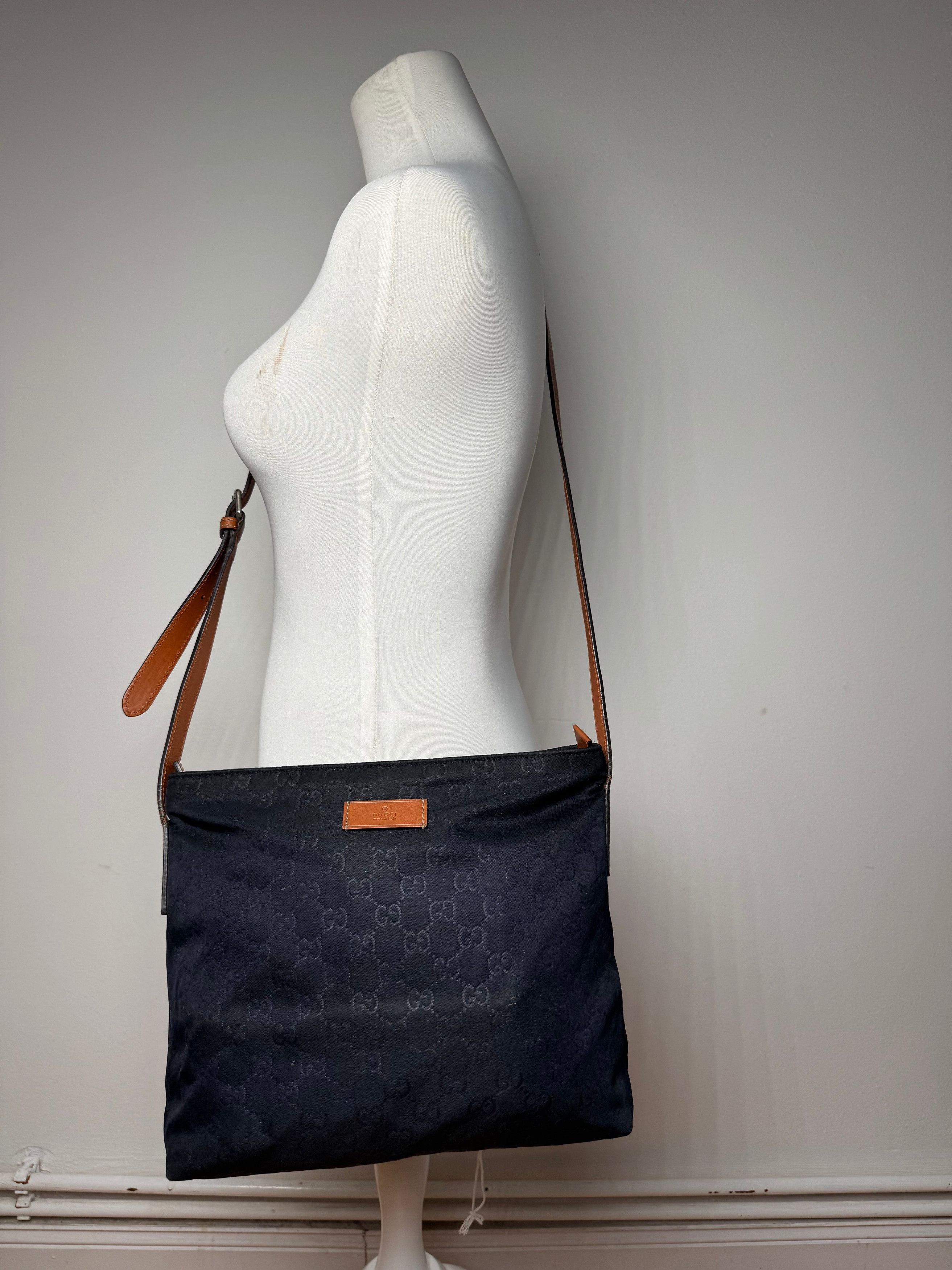 Gucci Vintage Monogram Canvas Leather Shoulder / Crossbody Bag Bla Size ONE SIZE - 8 Thumbnail
