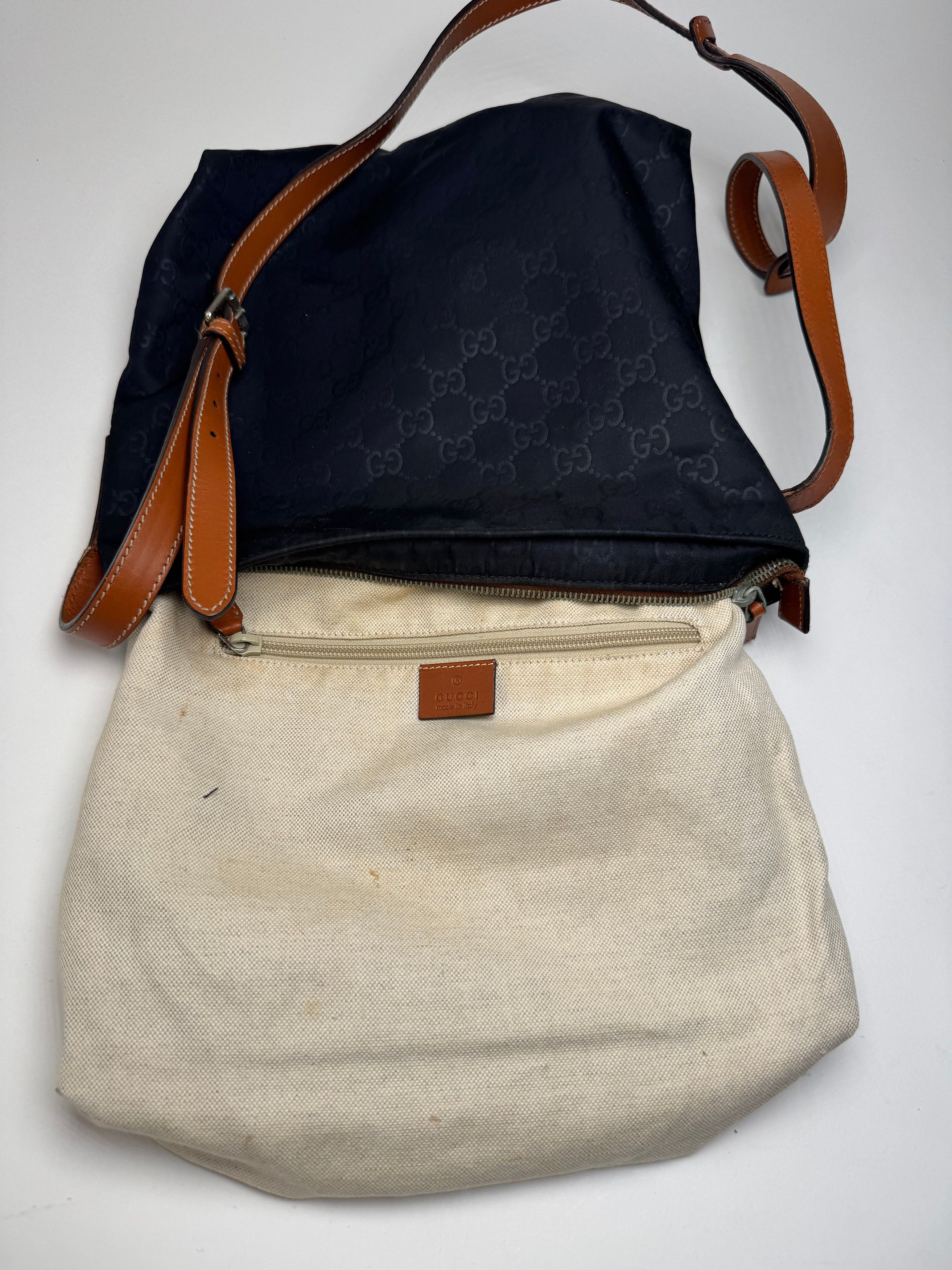 Gucci Vintage Monogram Canvas Leather Shoulder / Crossbody Bag Bla Size ONE SIZE - 3 Thumbnail