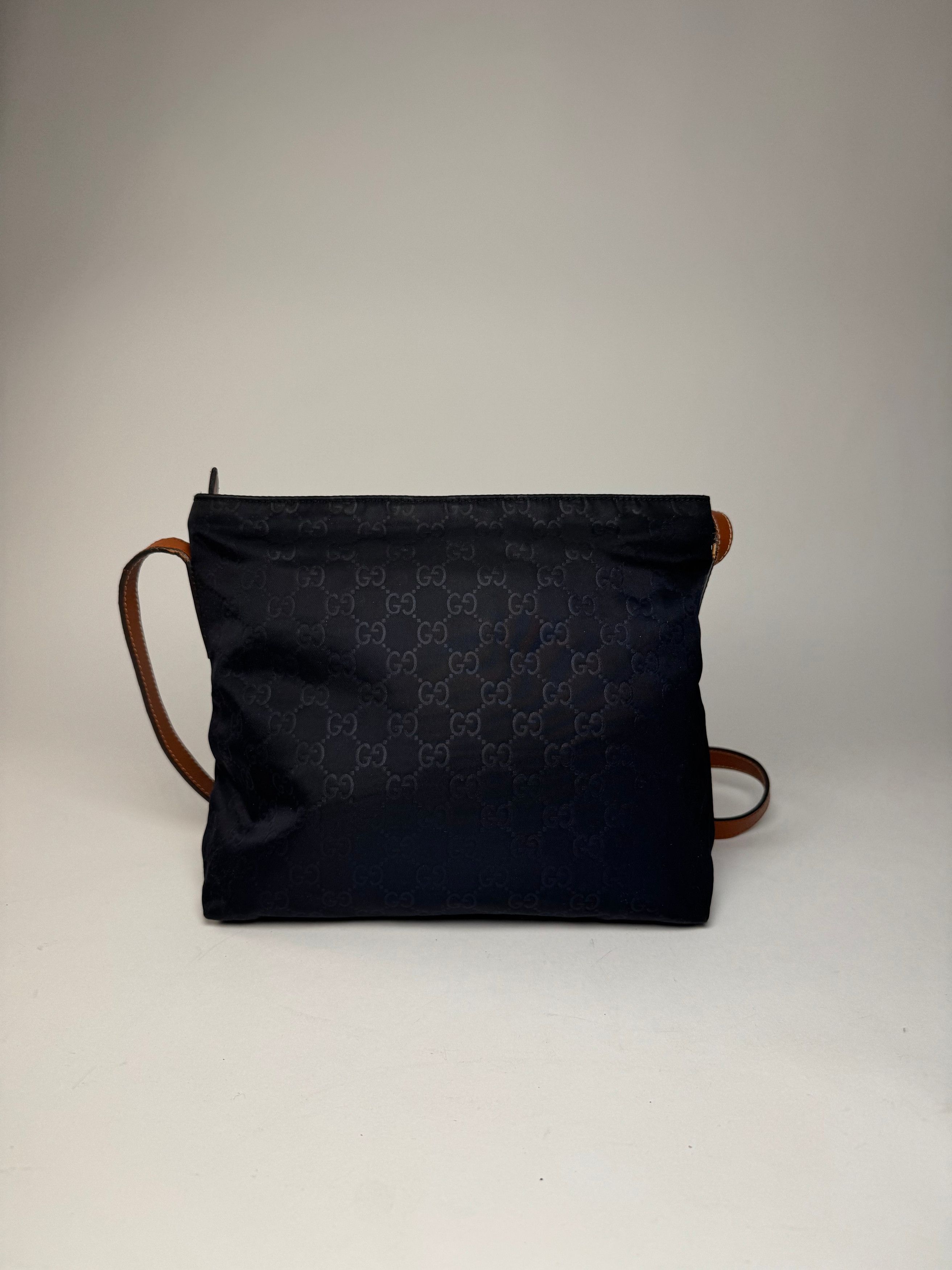 Gucci Vintage Monogram Canvas Leather Shoulder / Crossbody Bag Bla Size ONE SIZE - 2 Thumbnail