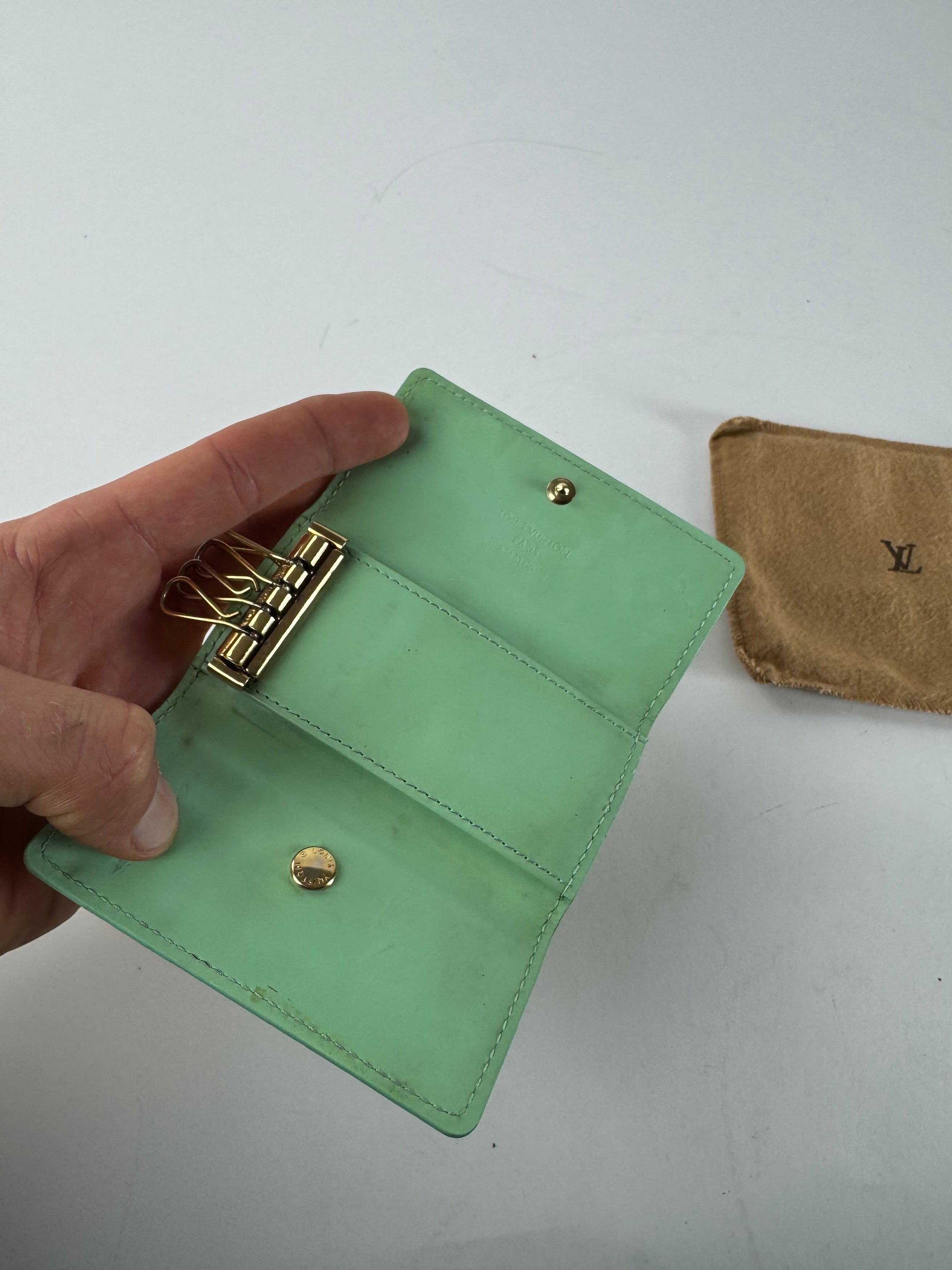 Louis Vuitton Vintage Vernis Leather Key Holder Green Size ONE SIZE - 5 Thumbnail