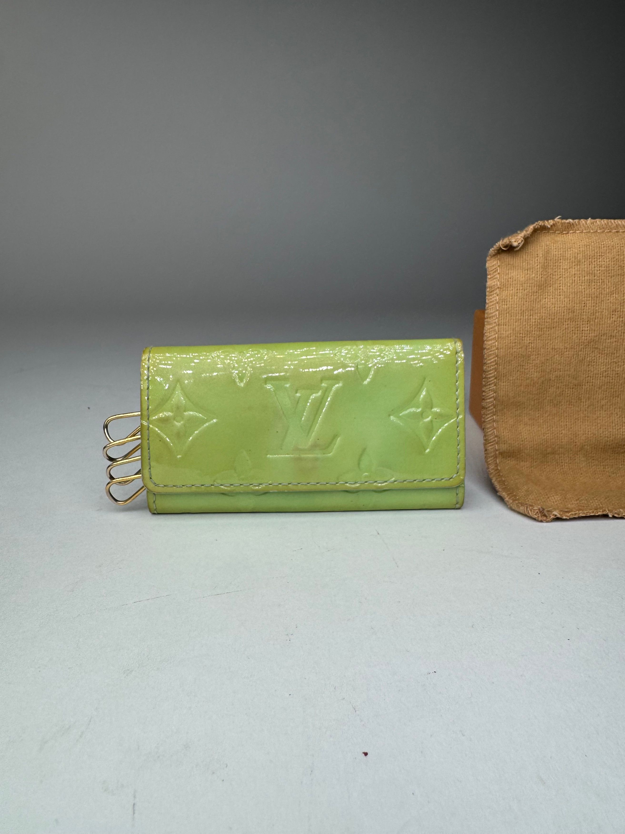 Louis Vuitton Vintage Vernis Leather Key Holder Green Size ONE SIZE - 9 Thumbnail