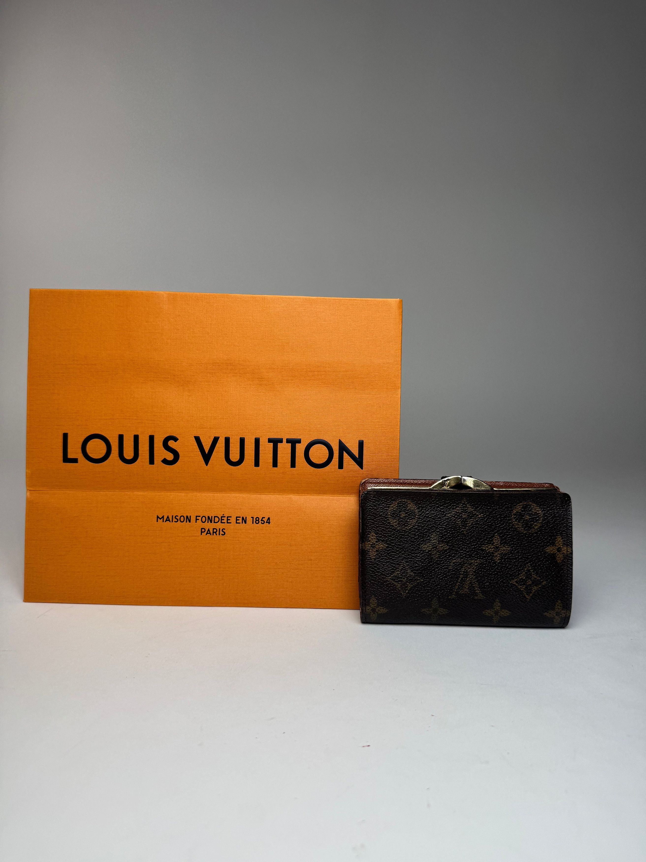 Louis Vuitton Vintage Leather Monogram Wallet Brown Size ONE SIZE - 2 Thumbnail