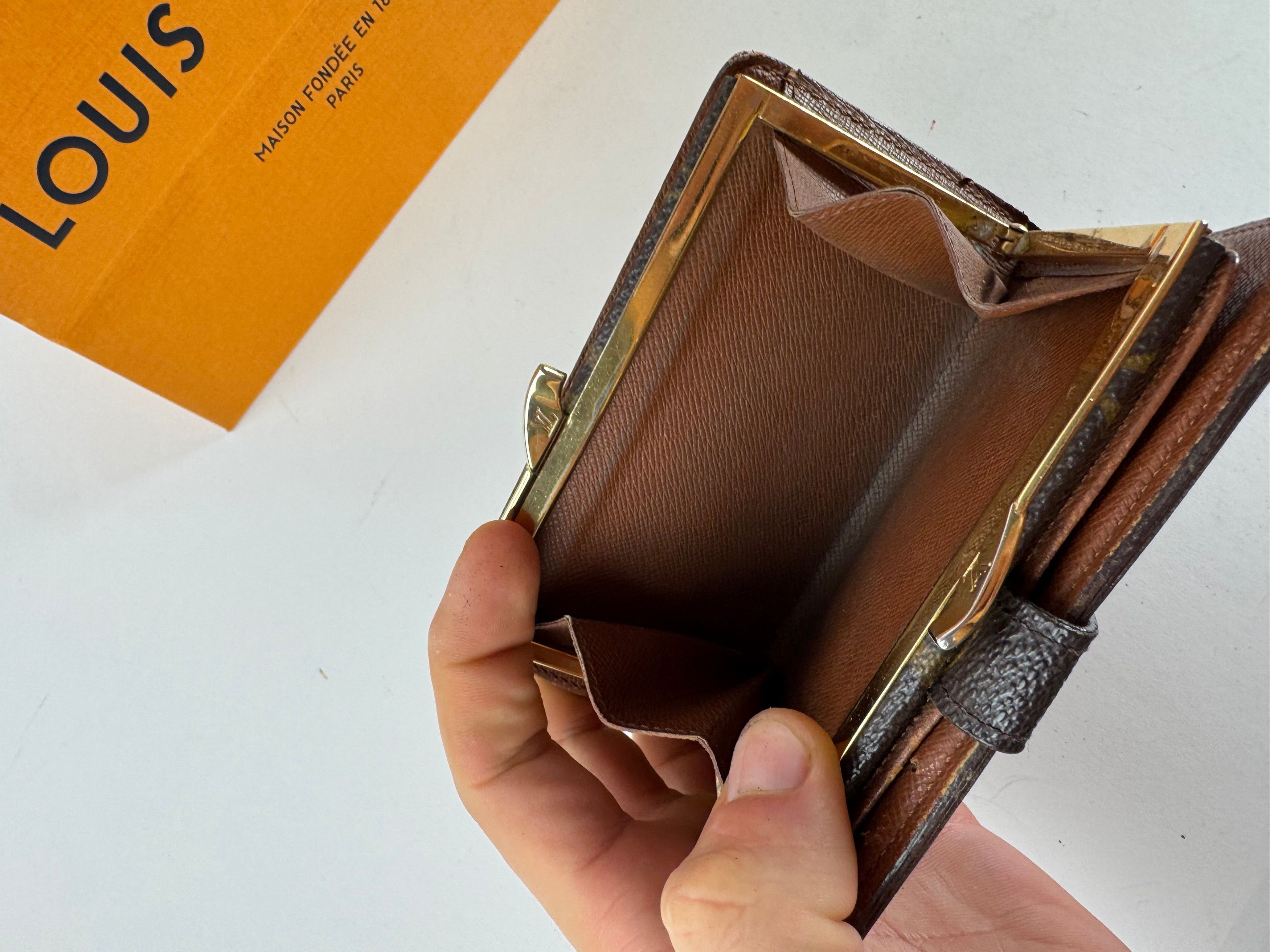Louis Vuitton Vintage Leather Monogram Wallet Brown Size ONE SIZE - 7 Thumbnail