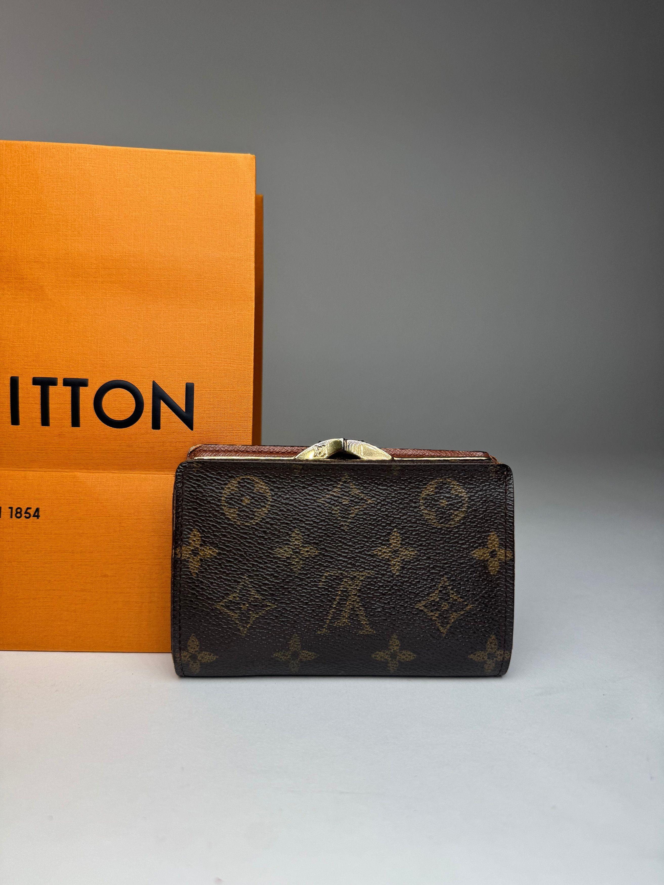 Louis Vuitton Vintage Leather Monogram Wallet Brown Size ONE SIZE - 11 Thumbnail