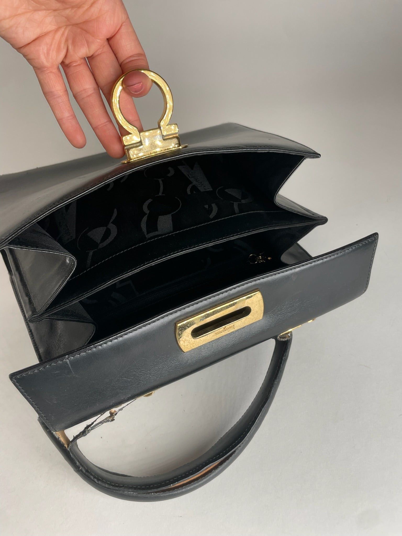 Salvatore Ferragamo Vintage Leather Handbag Black Size ONE SIZE - 4 Thumbnail