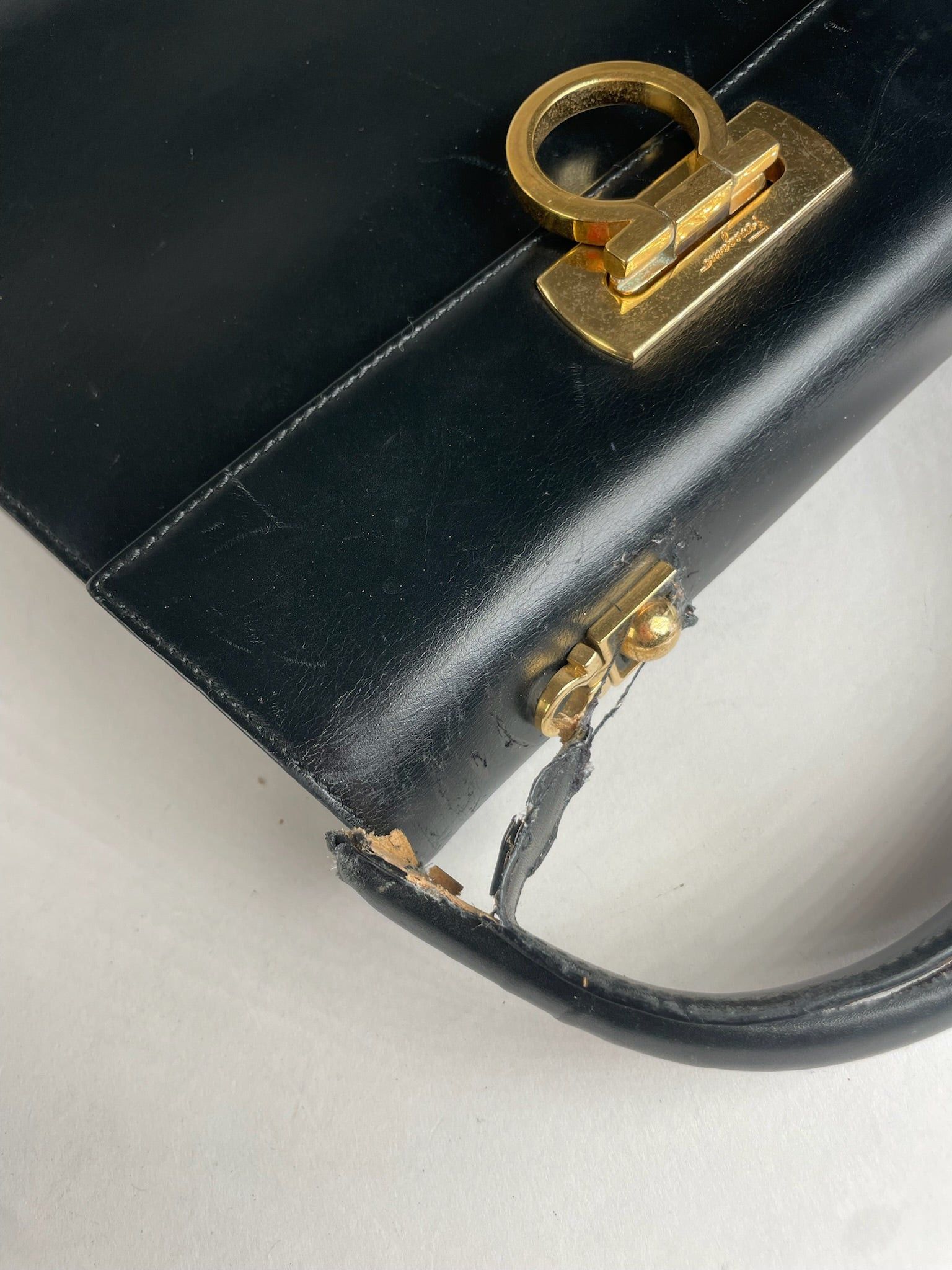 Salvatore Ferragamo Vintage Leather Handbag Black Size ONE SIZE - 5 Thumbnail