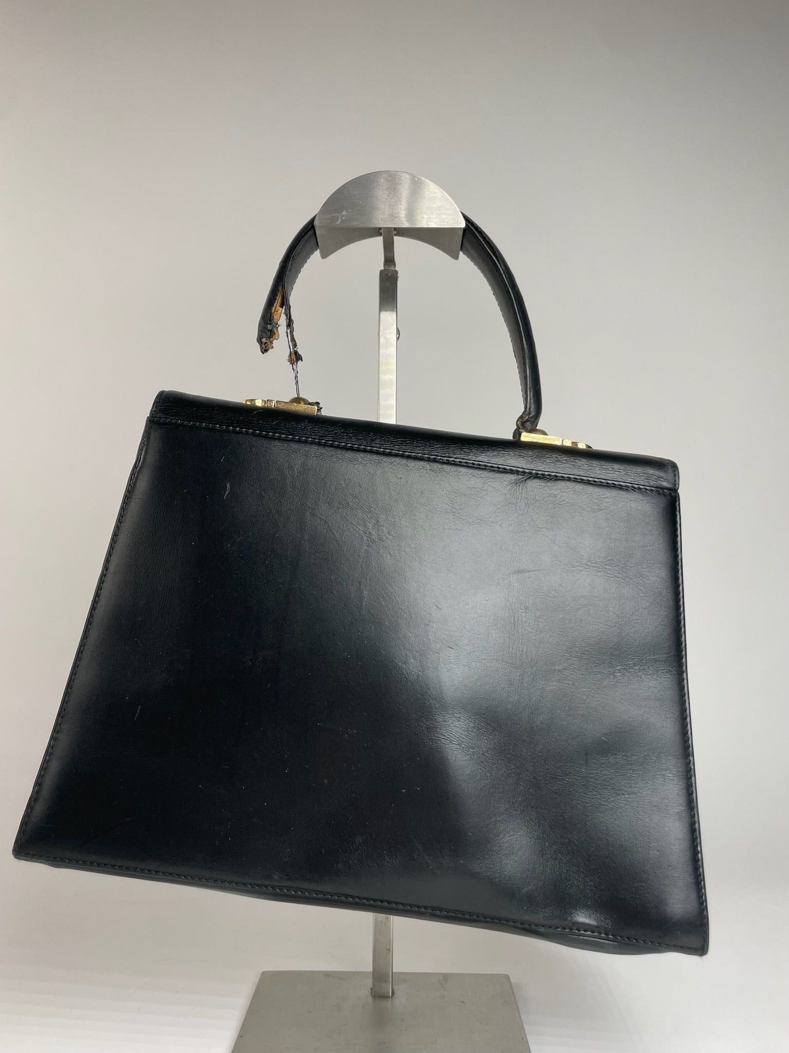 Salvatore Ferragamo Vintage Leather Handbag Black Size ONE SIZE - 2 Thumbnail