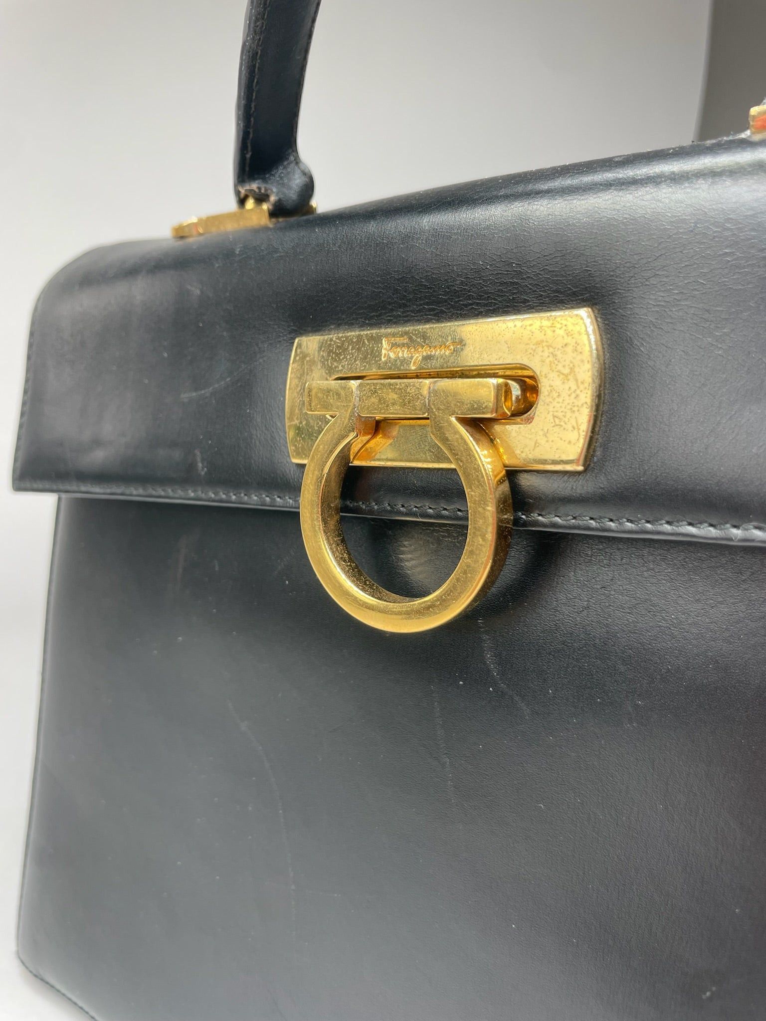 Salvatore Ferragamo Vintage Leather Handbag Black Size ONE SIZE - 6 Thumbnail