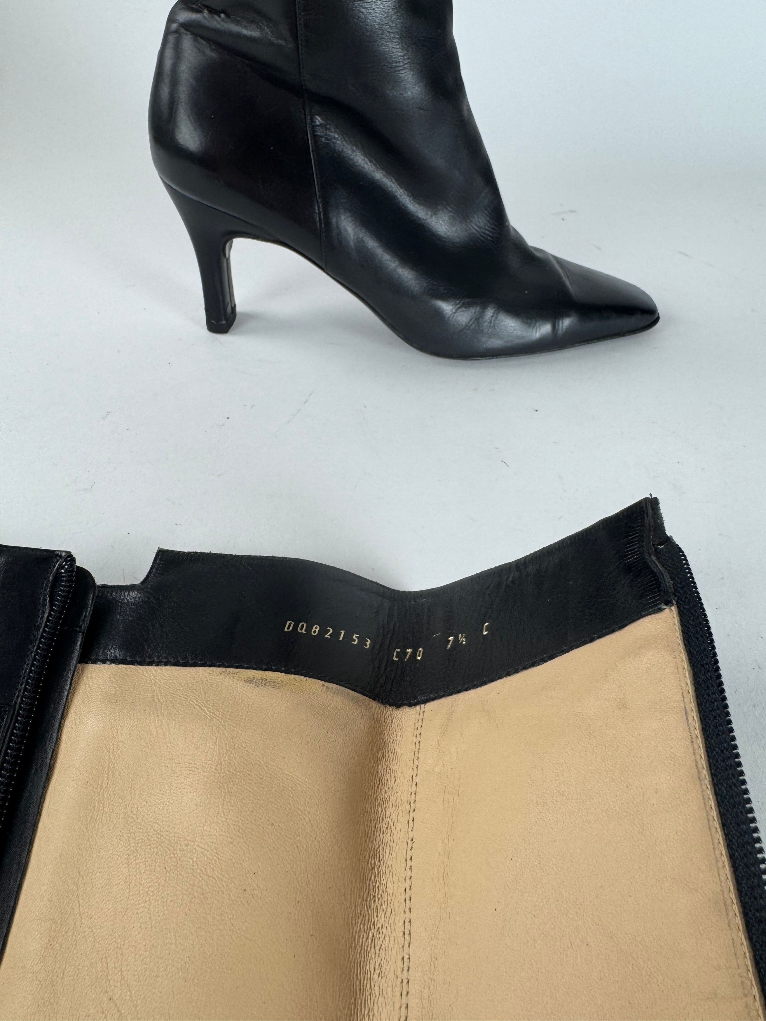 Salvatore Ferragamo Vintage Leather Heeled Boots Black EU38 Size US 7 / IT 37 - 3 Thumbnail