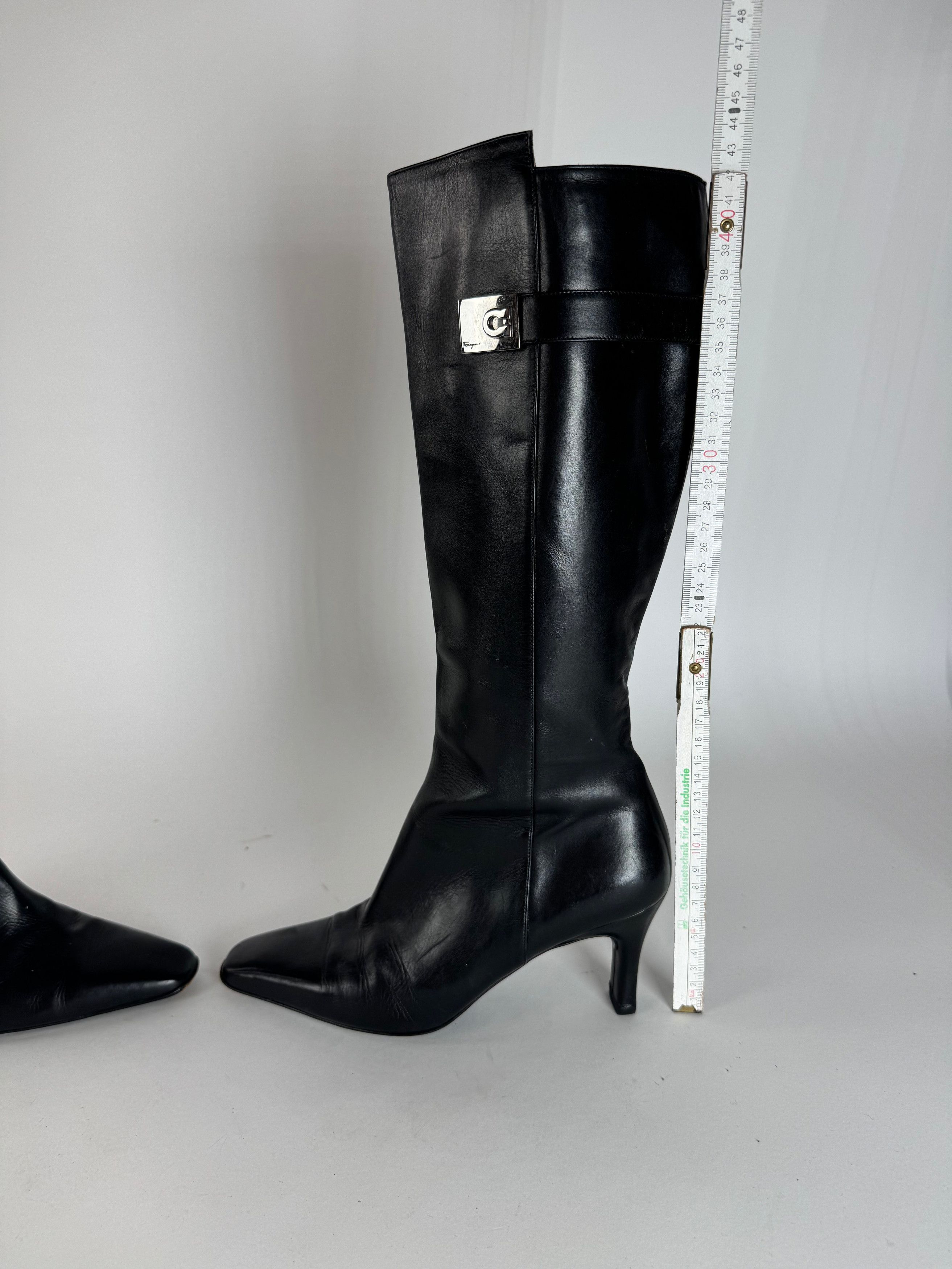 Salvatore Ferragamo Vintage Leather Heeled Boots Black EU38 Size US 7 / IT 37 - 6 Thumbnail