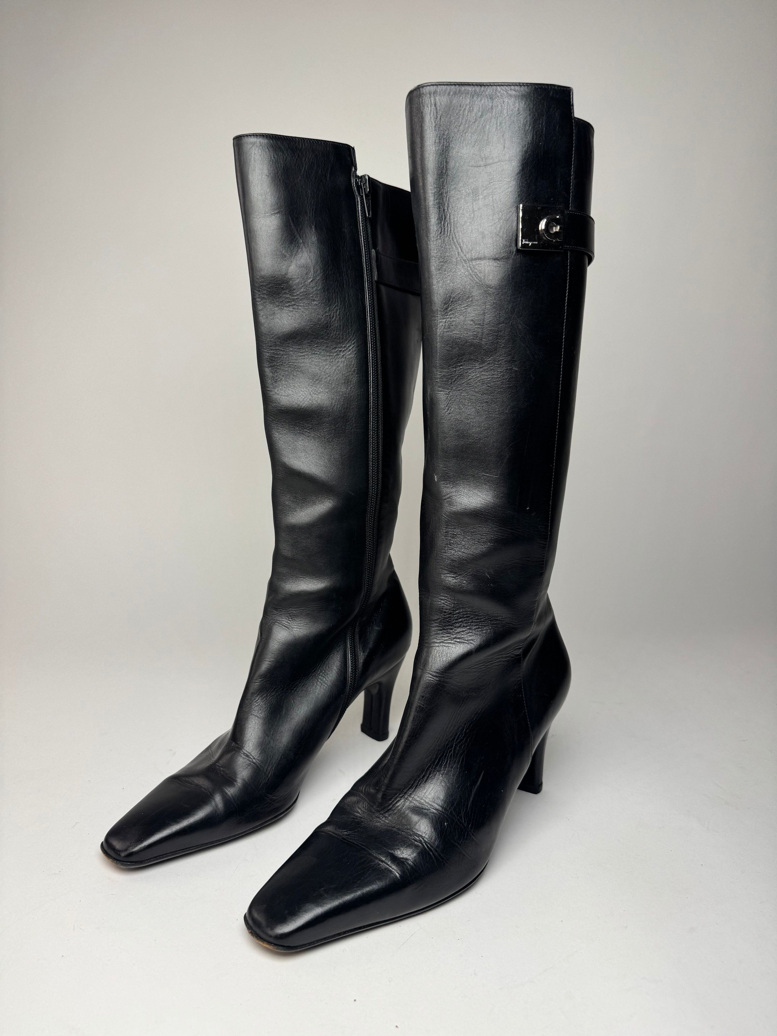 Salvatore Ferragamo Vintage Leather Heeled Boots Black EU38 Size US 7 / IT 37 - 2 Thumbnail