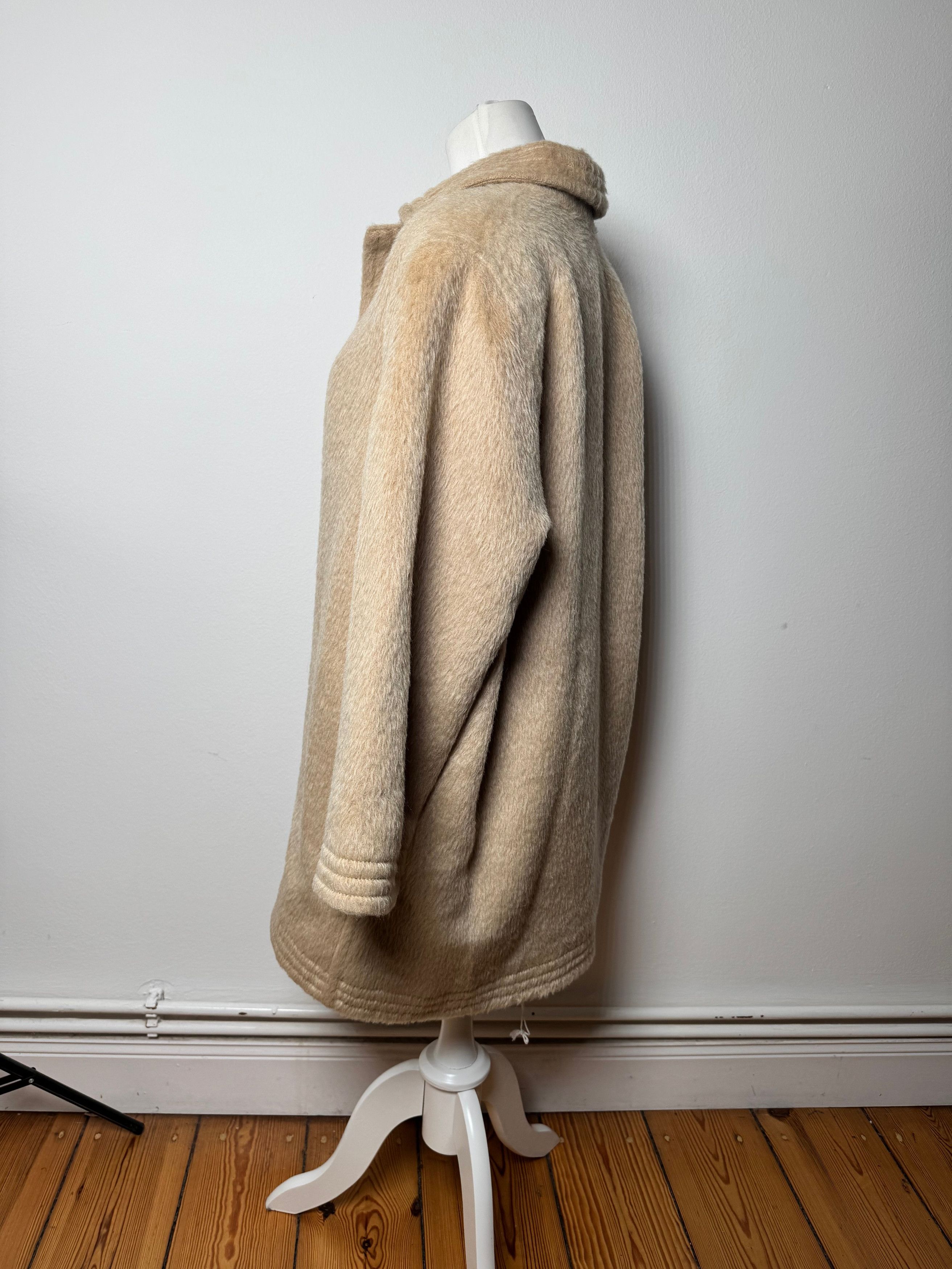 Givenchy Vintage Lama Hair Coat Beige M/L Size S / US 4 / IT 40 - 2 Thumbnail