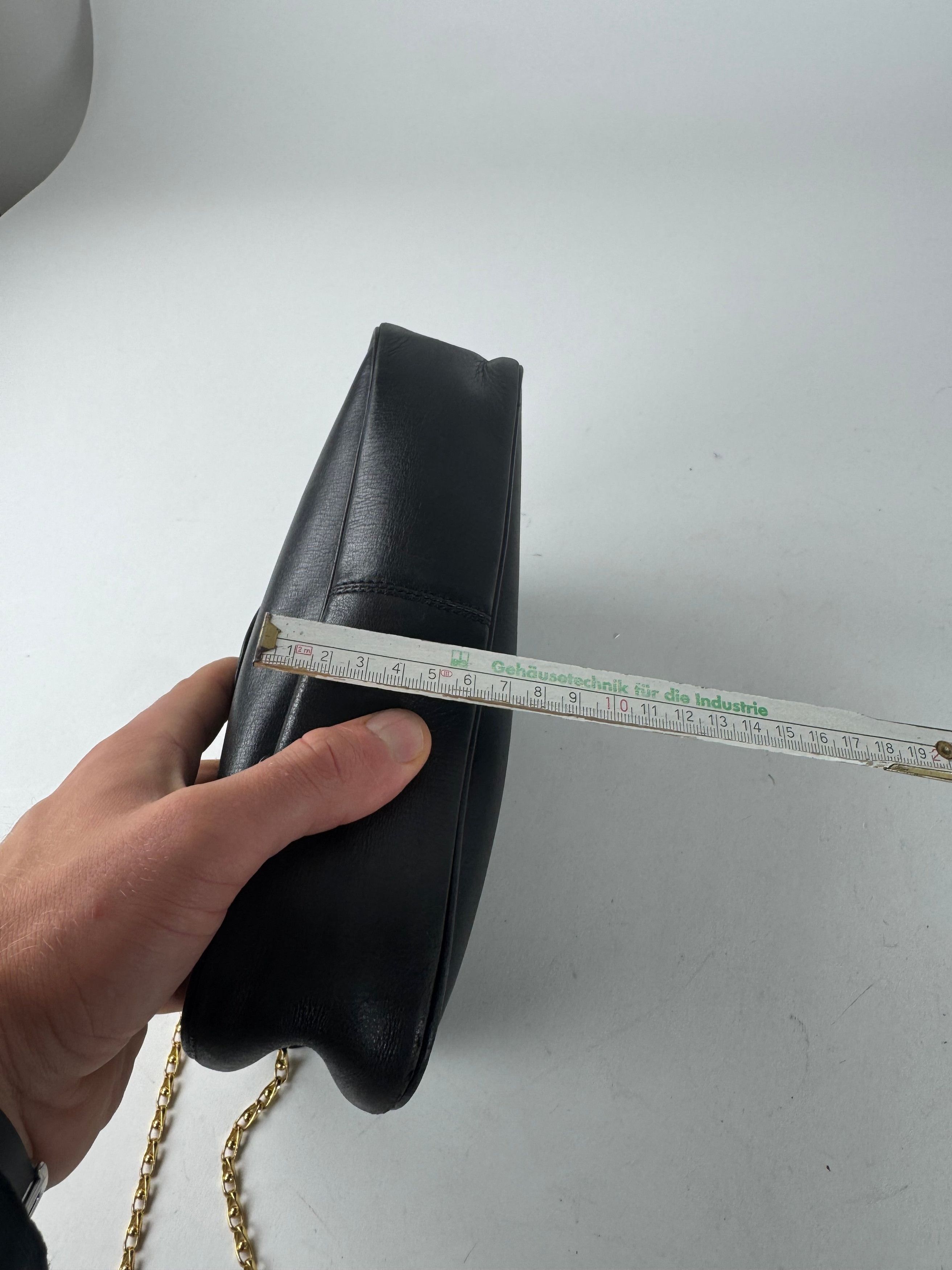 Givenchy Vintage Chain Logo Leather Bag Black Size ONE SIZE - 13 Thumbnail