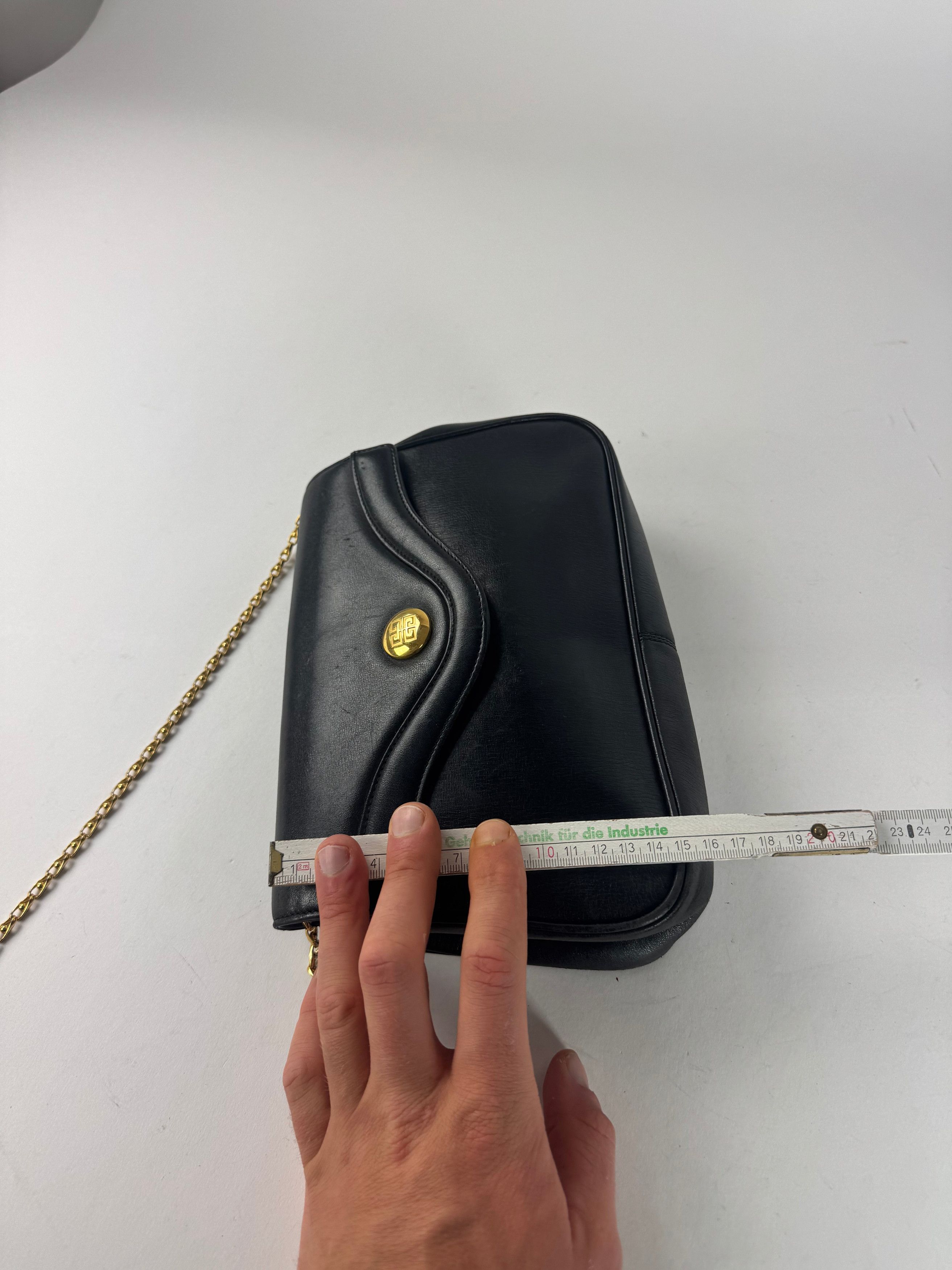 Givenchy Vintage Chain Logo Leather Bag Black Size ONE SIZE - 12 Thumbnail