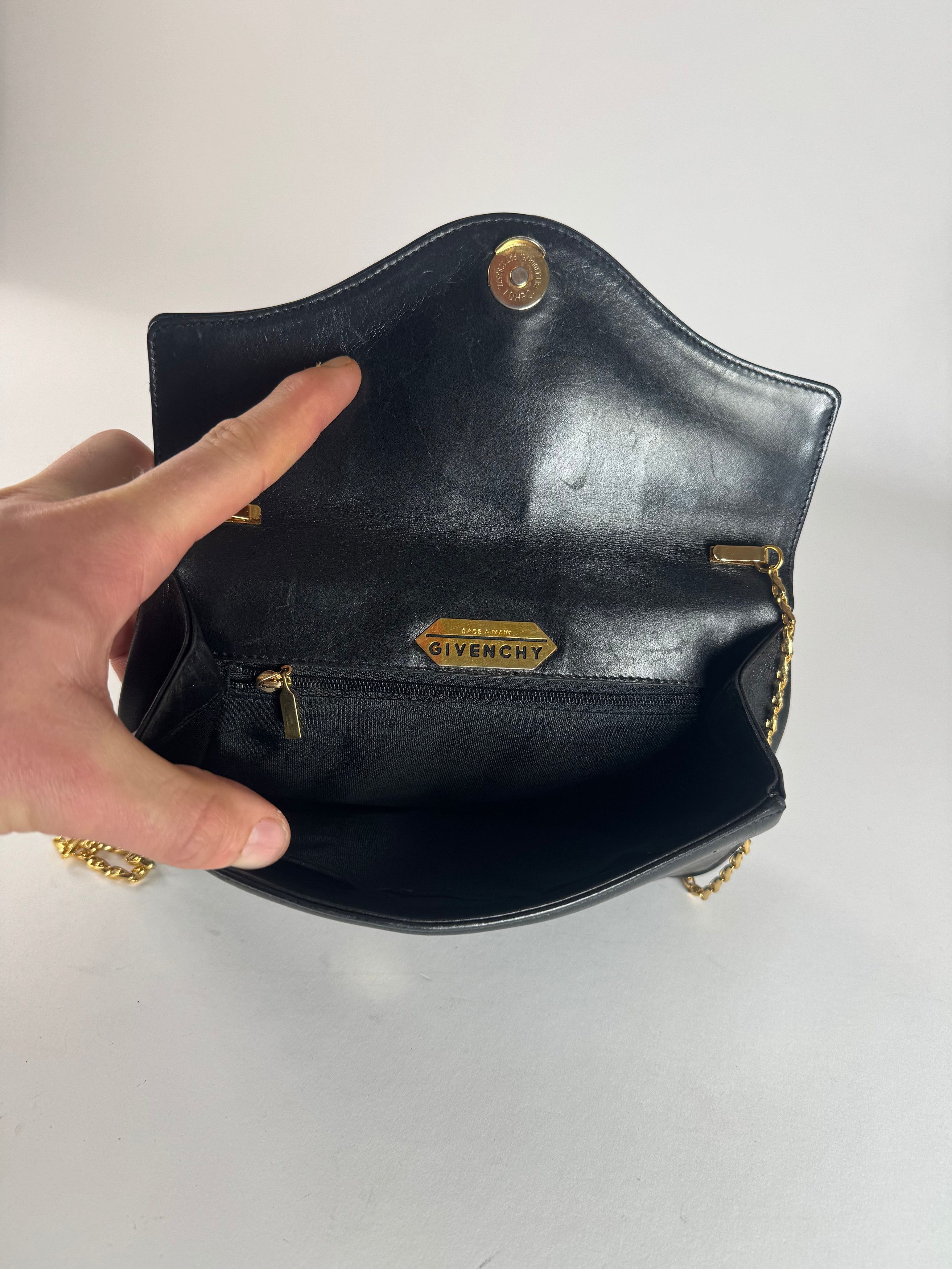 Givenchy Vintage Chain Logo Leather Bag Black Size ONE SIZE - 3 Thumbnail