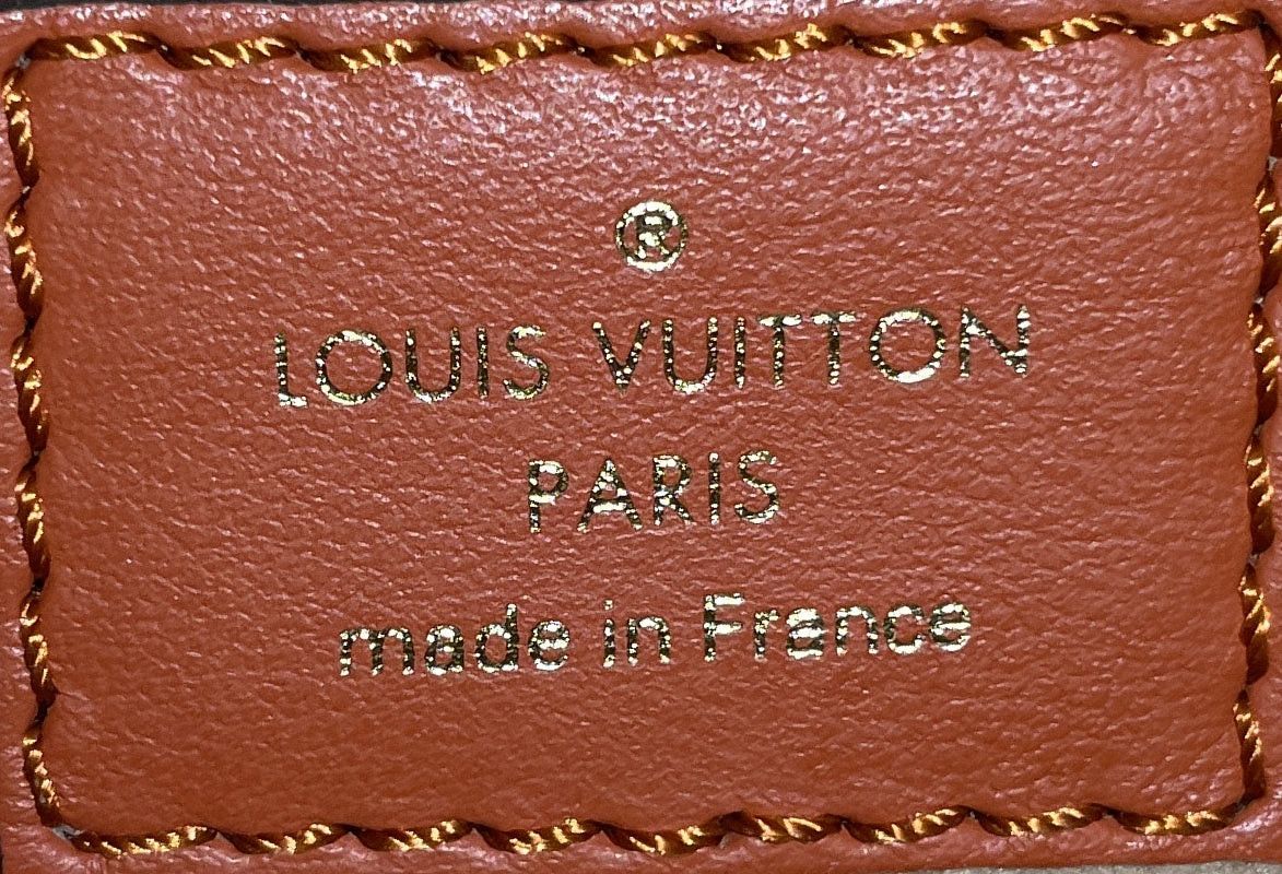 Louis Vuitton On My Side Tote Size ONE SIZE - 8 Thumbnail