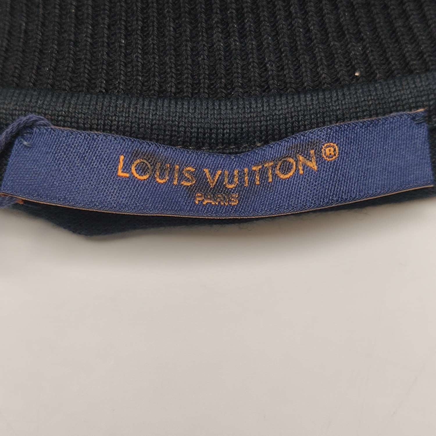 Louis Vuitton Louis Vuitton Blue Graphic V-Neck T-Shirt XL Size US L / EU 52-54 / 3 - 10 Thumbnail