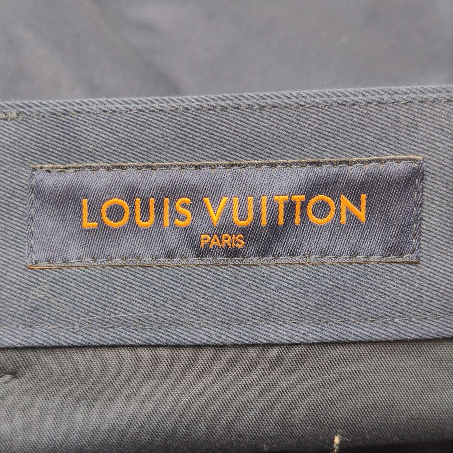 Louis Vuitton Louis Vuitton Wool-Silk Logo Shorts XS/38 Size US 27 - 13 Thumbnail