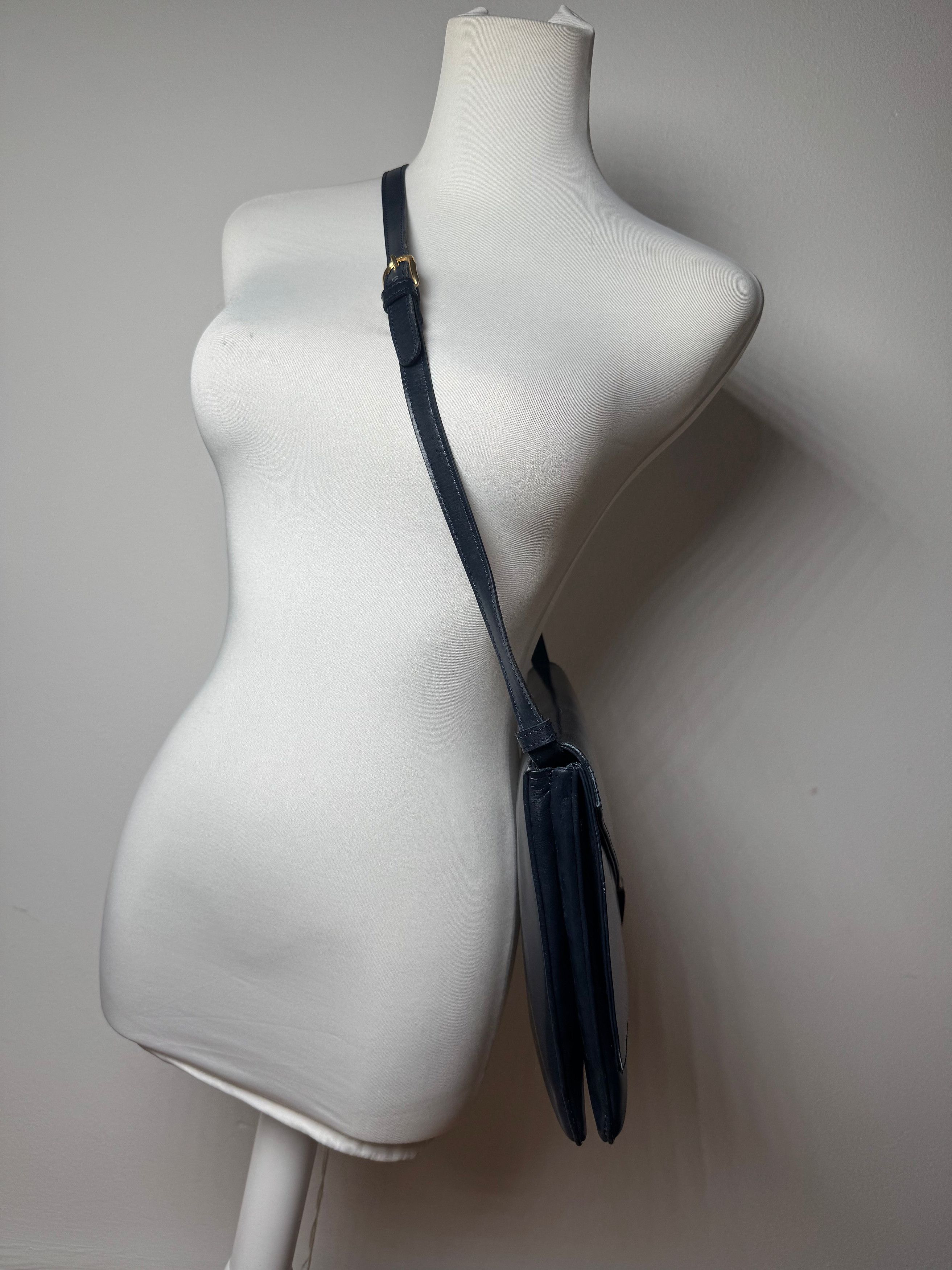 Loewe Vintage Leather Shoulder Bag Navy Size ONE SIZE - 7 Thumbnail